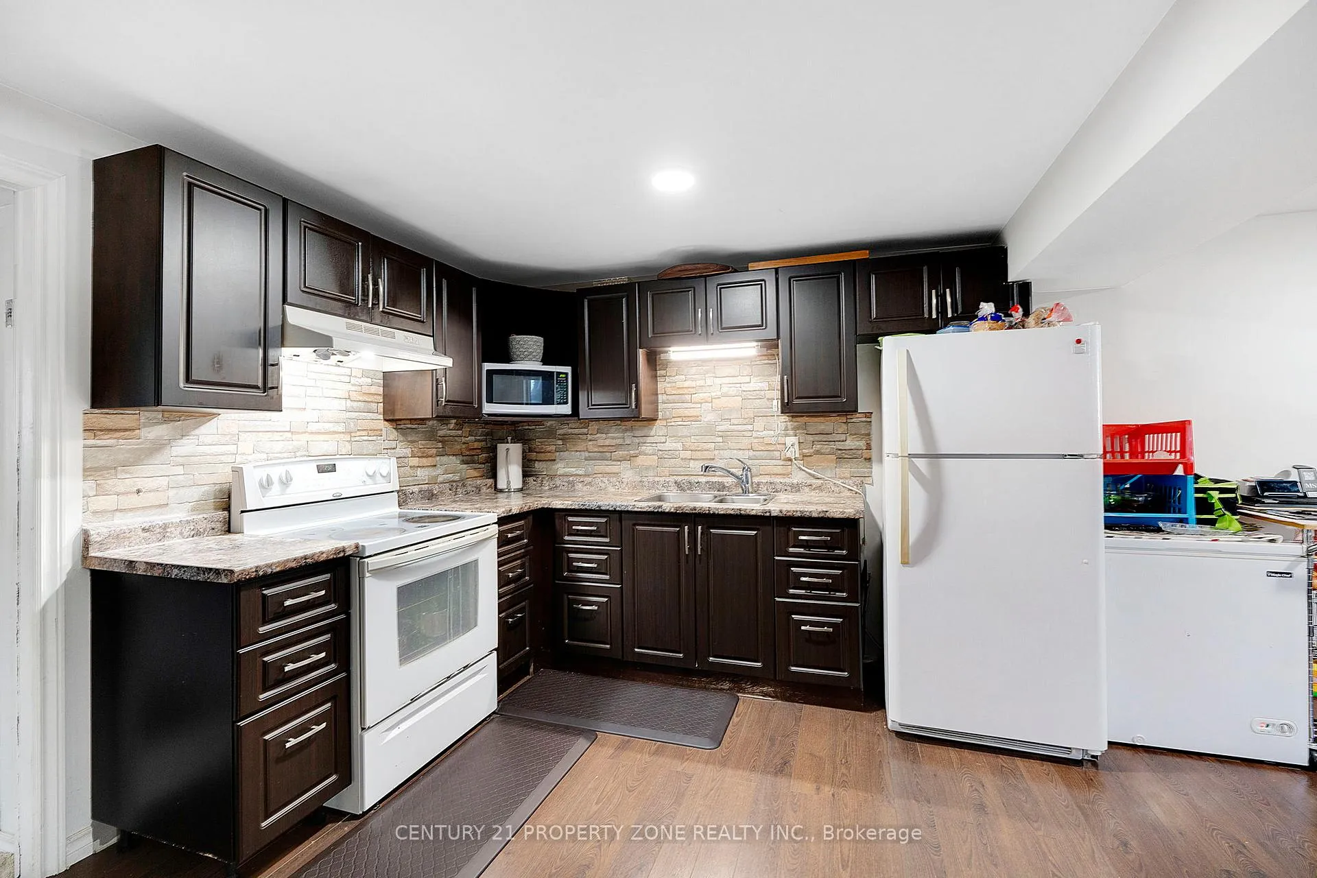 Photo 18 of 39 Southview Crescent, Cambridge — HOMEH