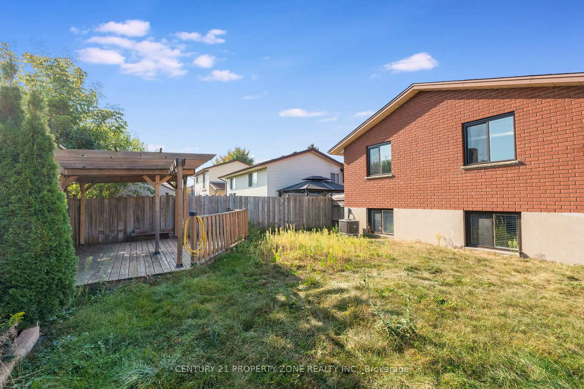 Photo 25 of 39 Southview Crescent, Cambridge — HOMEH