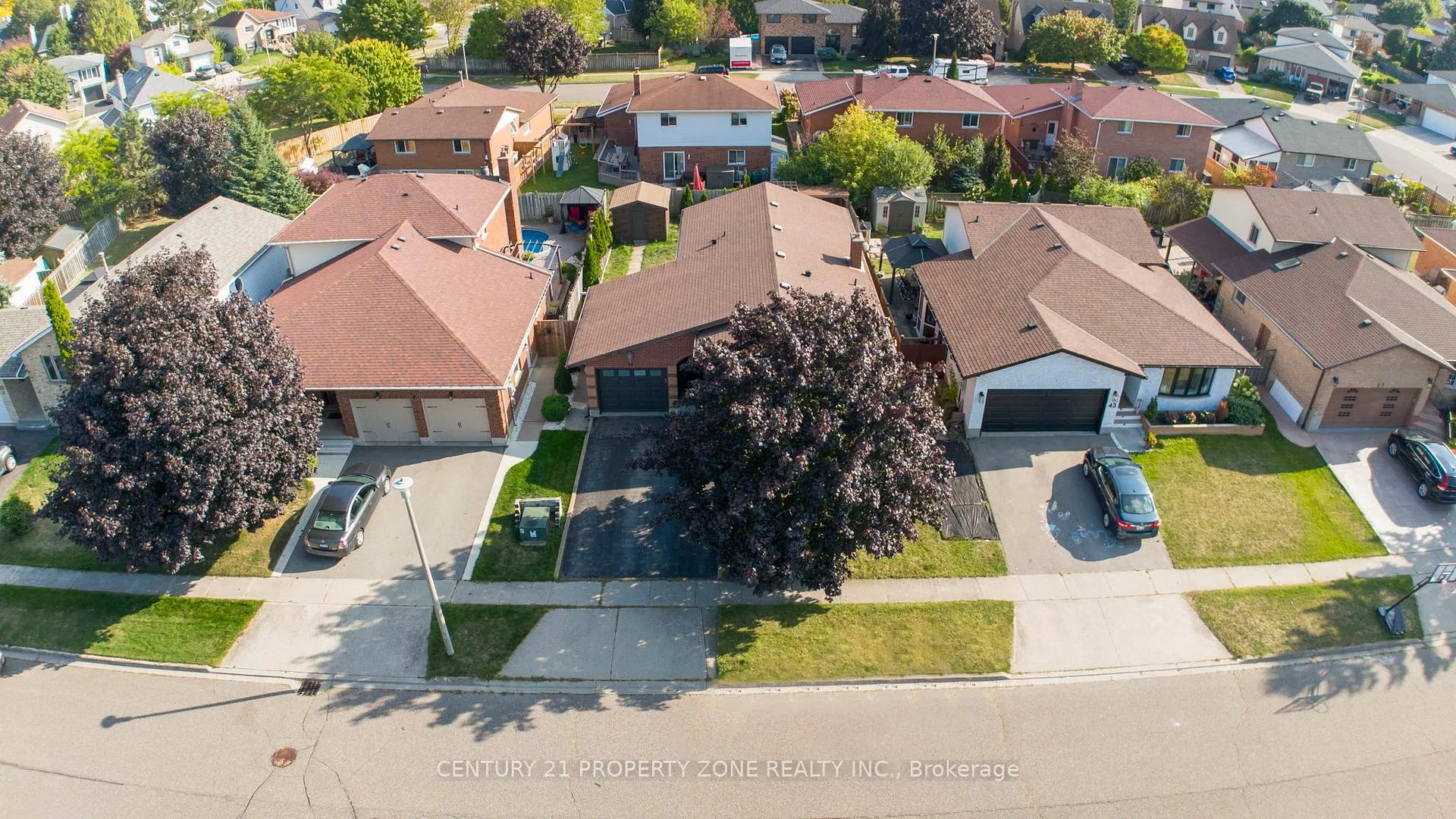 Photo 27 of 39 Southview Crescent, Cambridge — HOMEH
