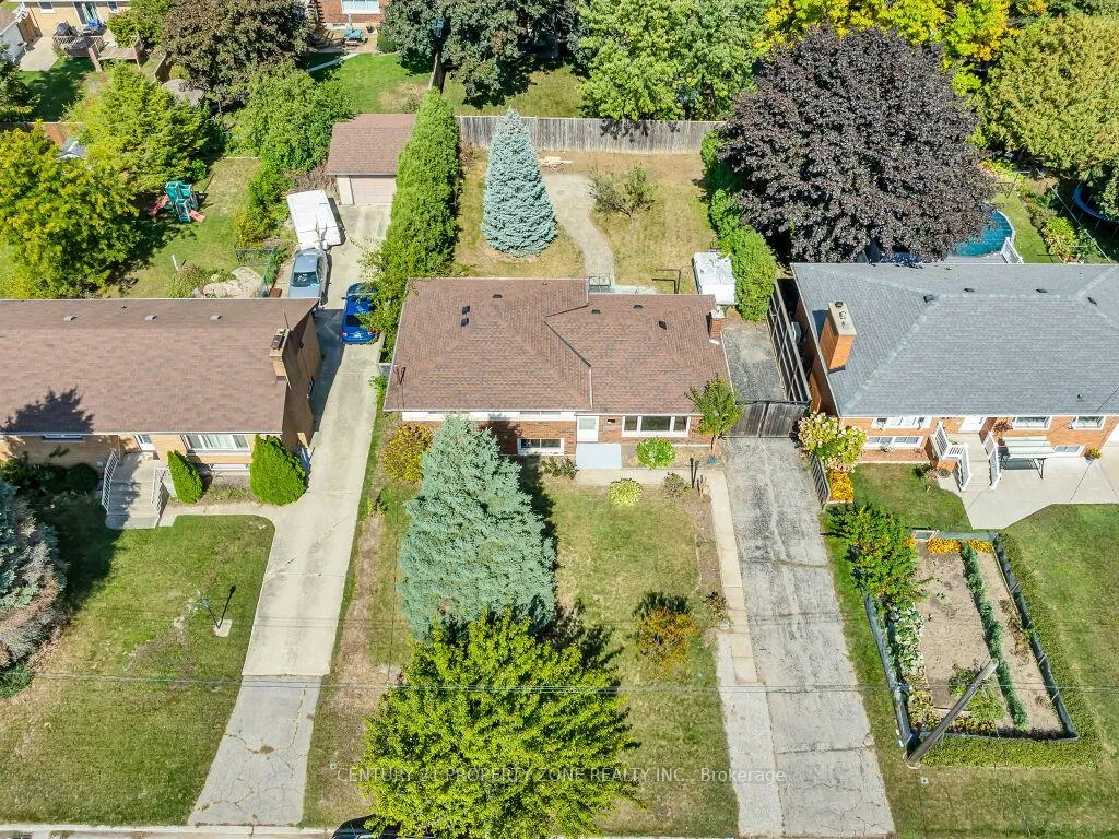 Photo 3 of 1002 Eastlawn Avenue, Sarnia — HOMEH