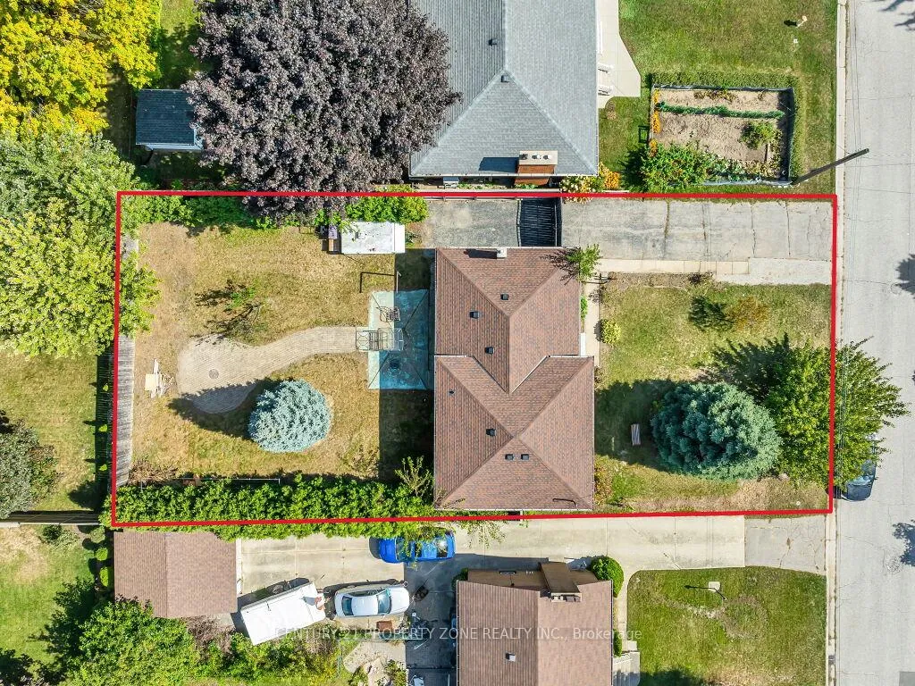 Photo 6 of 1002 Eastlawn Avenue, Sarnia — HOMEH