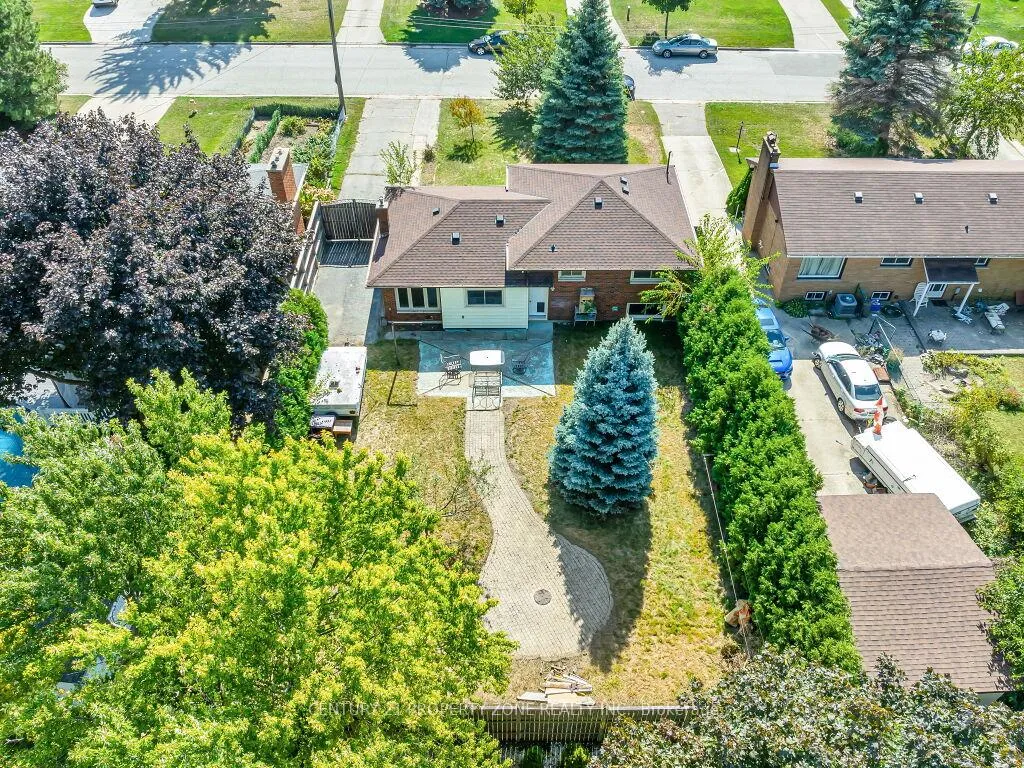Photo 7 of 1002 Eastlawn Avenue, Sarnia — HOMEH