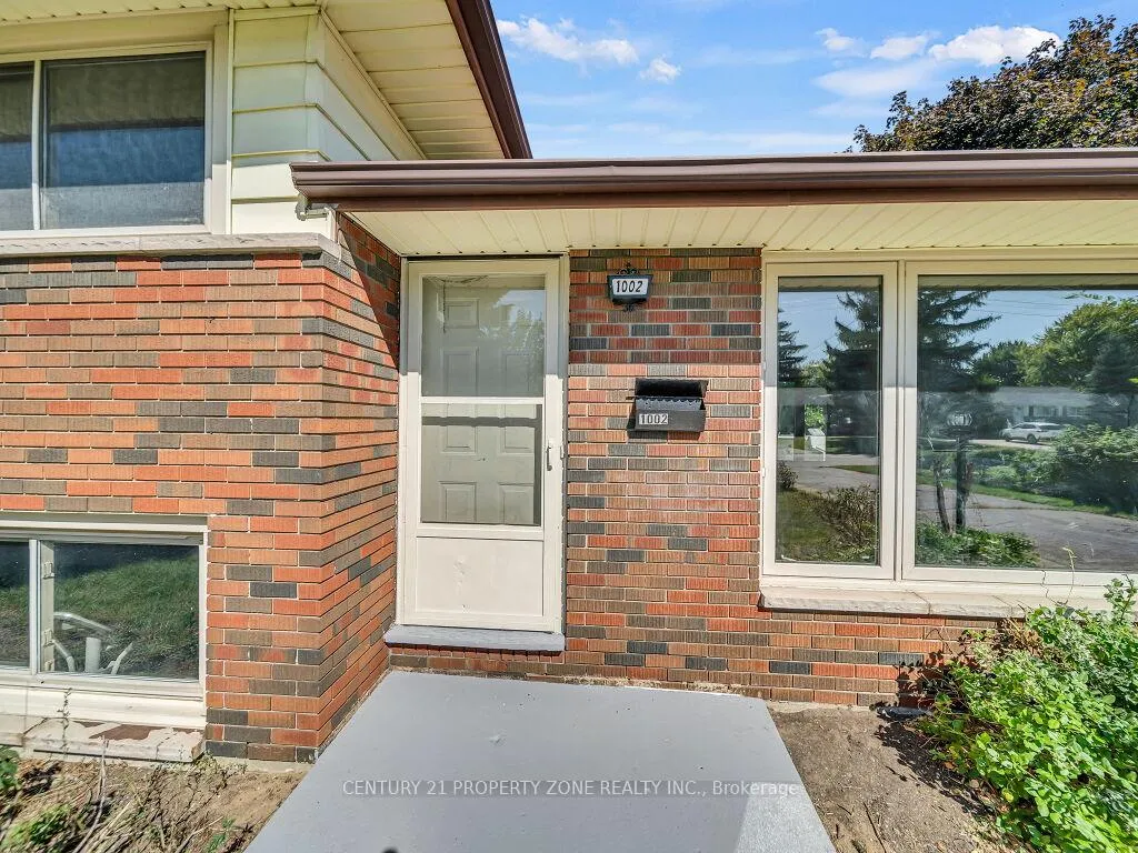 Photo 11 of 1002 Eastlawn Avenue, Sarnia — HOMEH