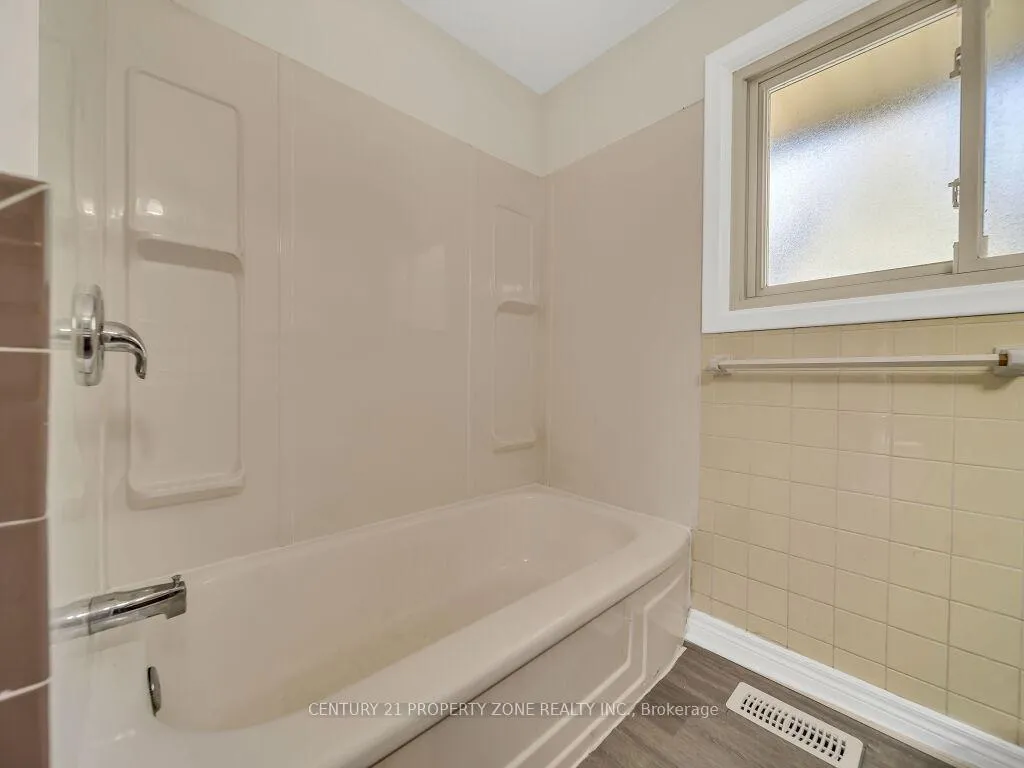 Photo 32 of 1002 Eastlawn Avenue, Sarnia — HOMEH