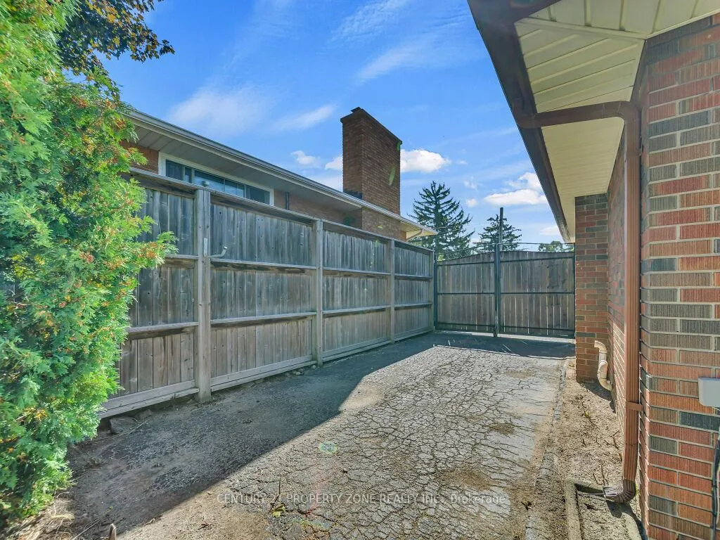 Photo 38 of 1002 Eastlawn Avenue, Sarnia — HOMEH