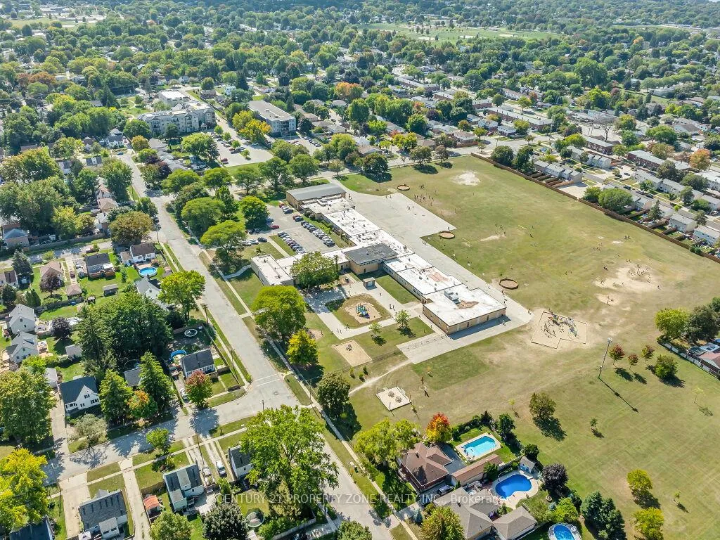 Photo 44 of 1002 Eastlawn Avenue, Sarnia — HOMEH