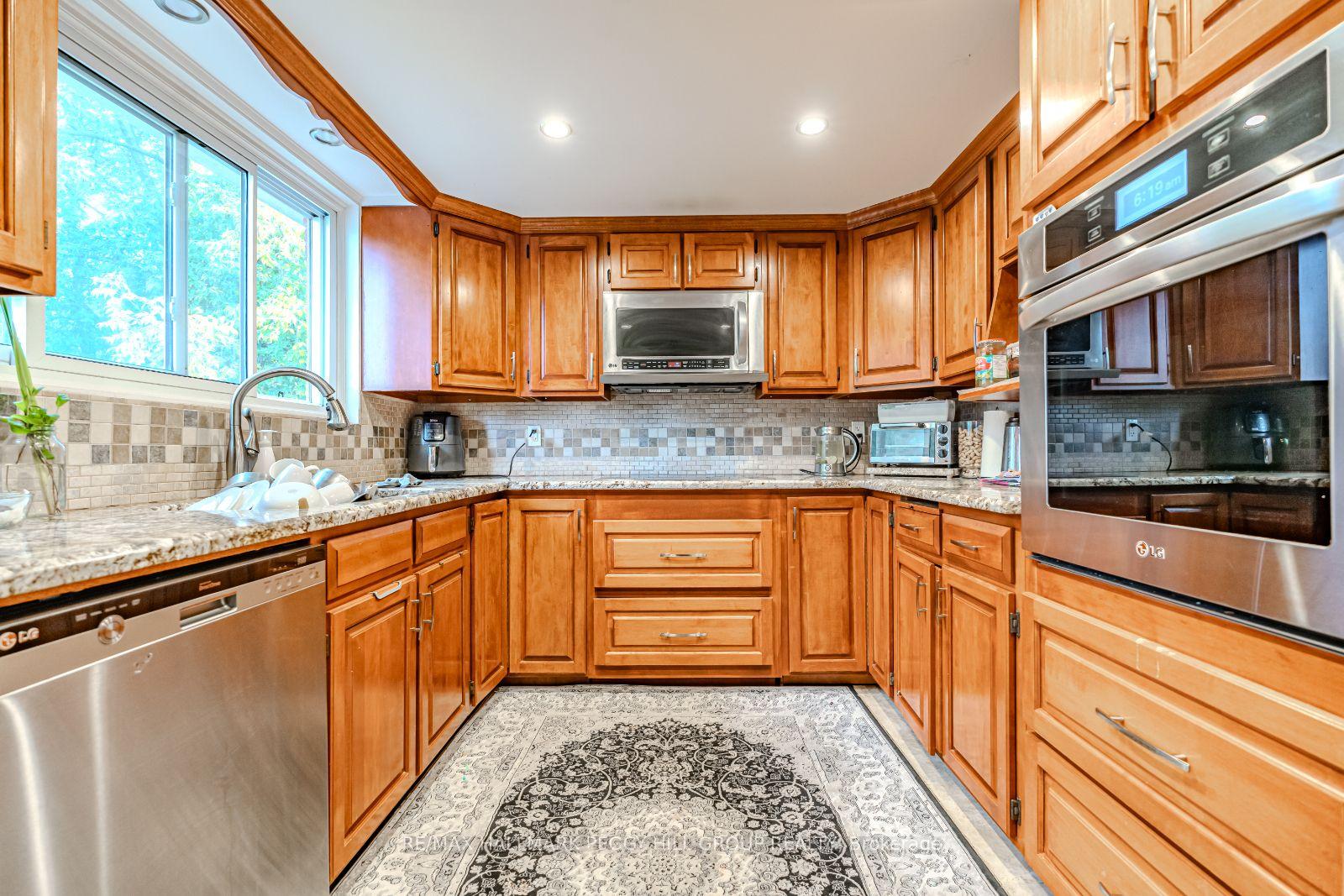 Photo 3 of 215 Phillips Street, Barrie, Ardagh — HOMEH