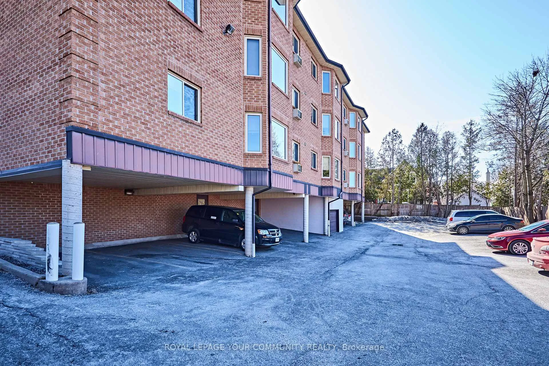 Photo 3 of Unit 201, 180 Centre Street S, Oshawa, Central — HOMEH