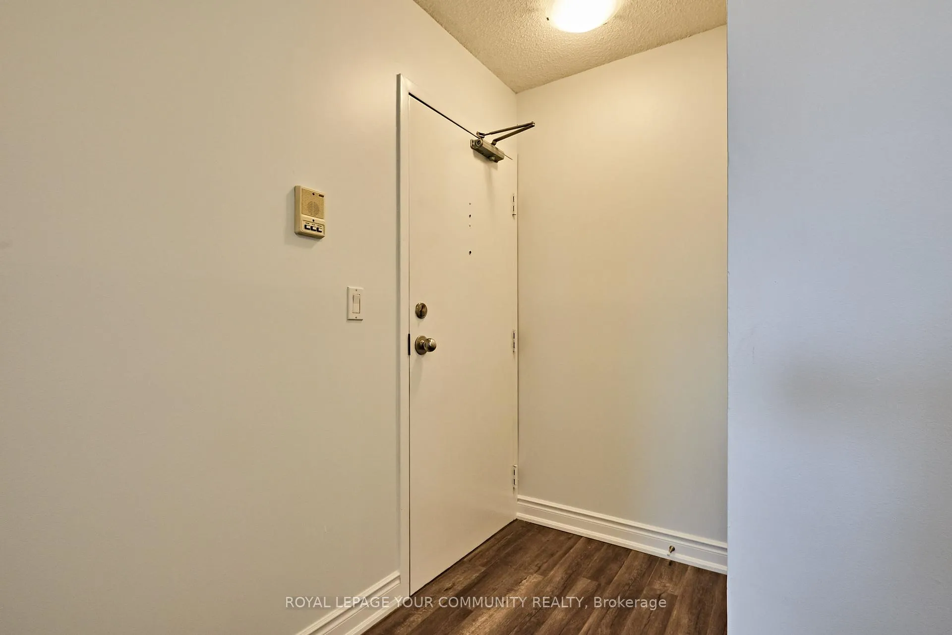 Photo 4 of Unit 201, 180 Centre Street S, Oshawa, Central — HOMEH