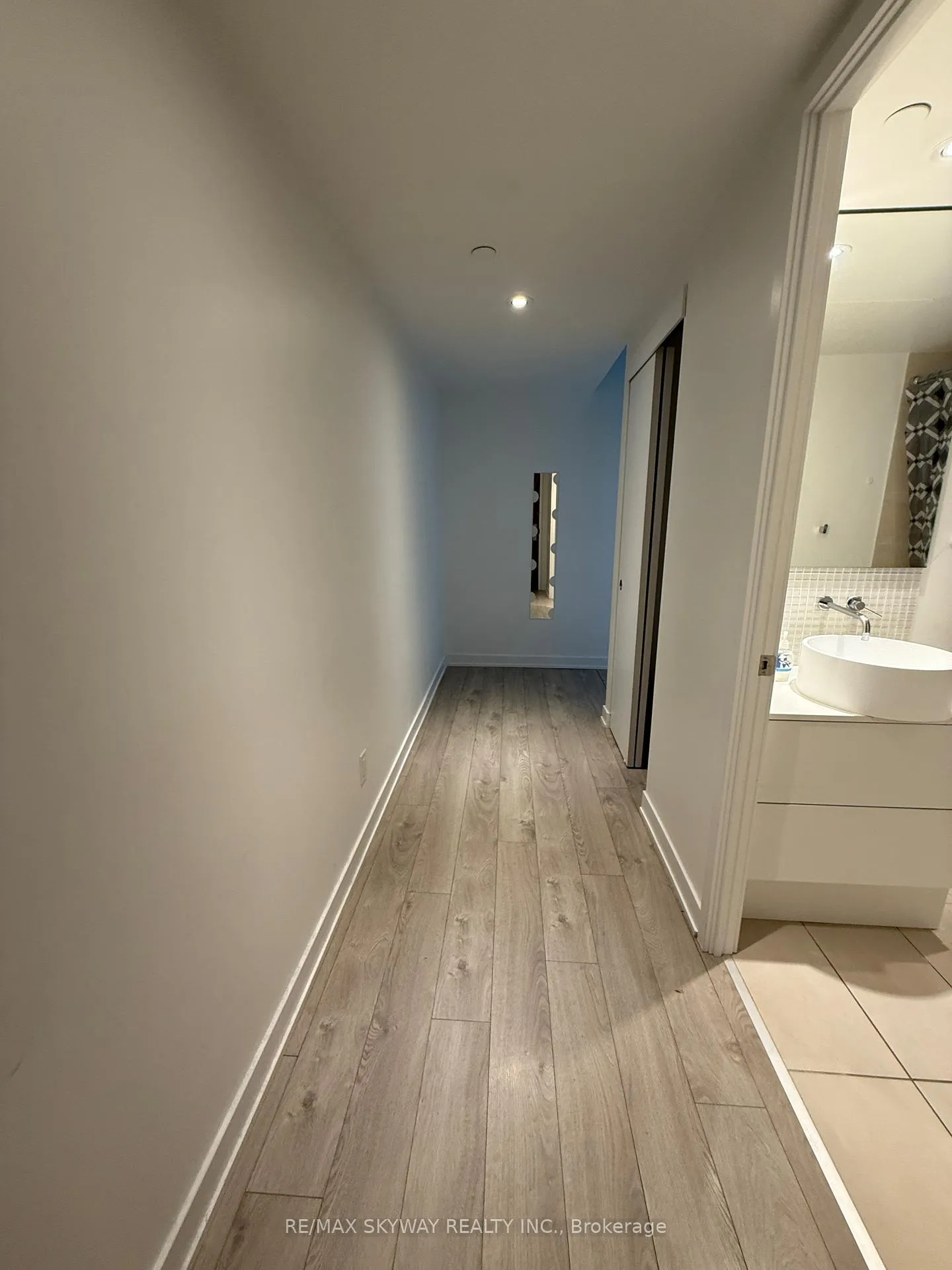 Photo 4 of Unit 311, 185 Roehampton Avenue, Toronto, Mount Pleasant West — HOMEH