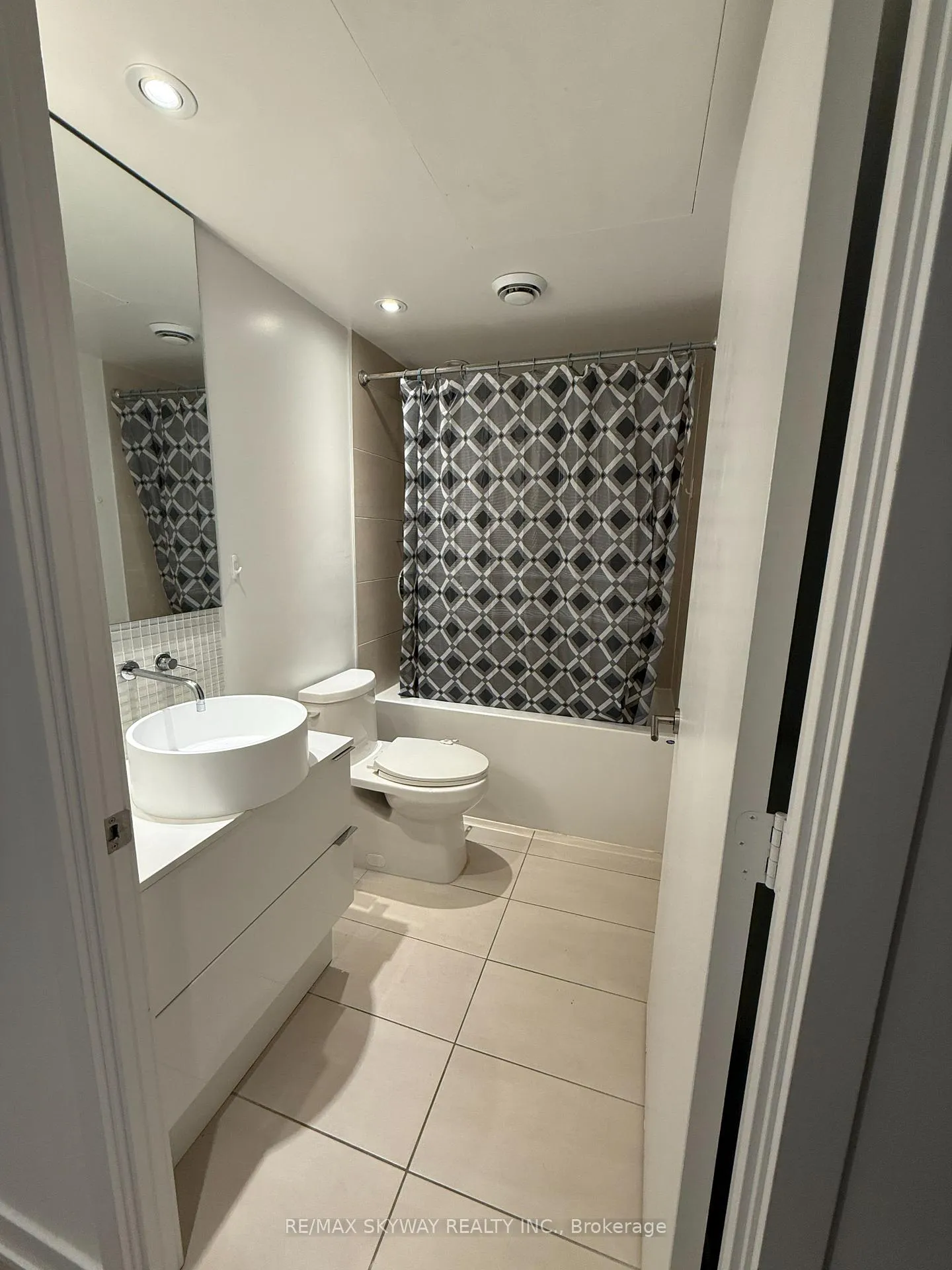 Photo 5 of Unit 311, 185 Roehampton Avenue, Toronto, Mount Pleasant West — HOMEH