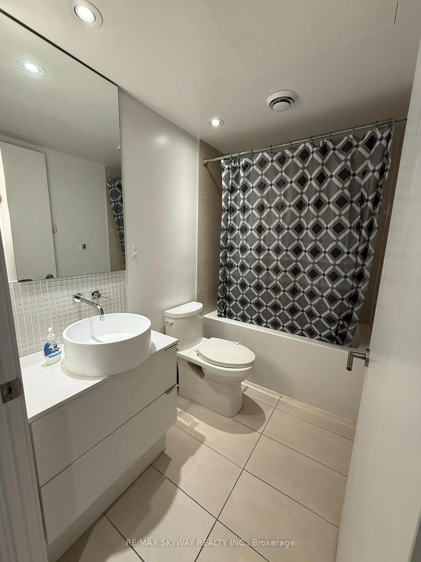 Photo 6 of Unit 311, 185 Roehampton Avenue, Toronto, Mount Pleasant West — HOMEH