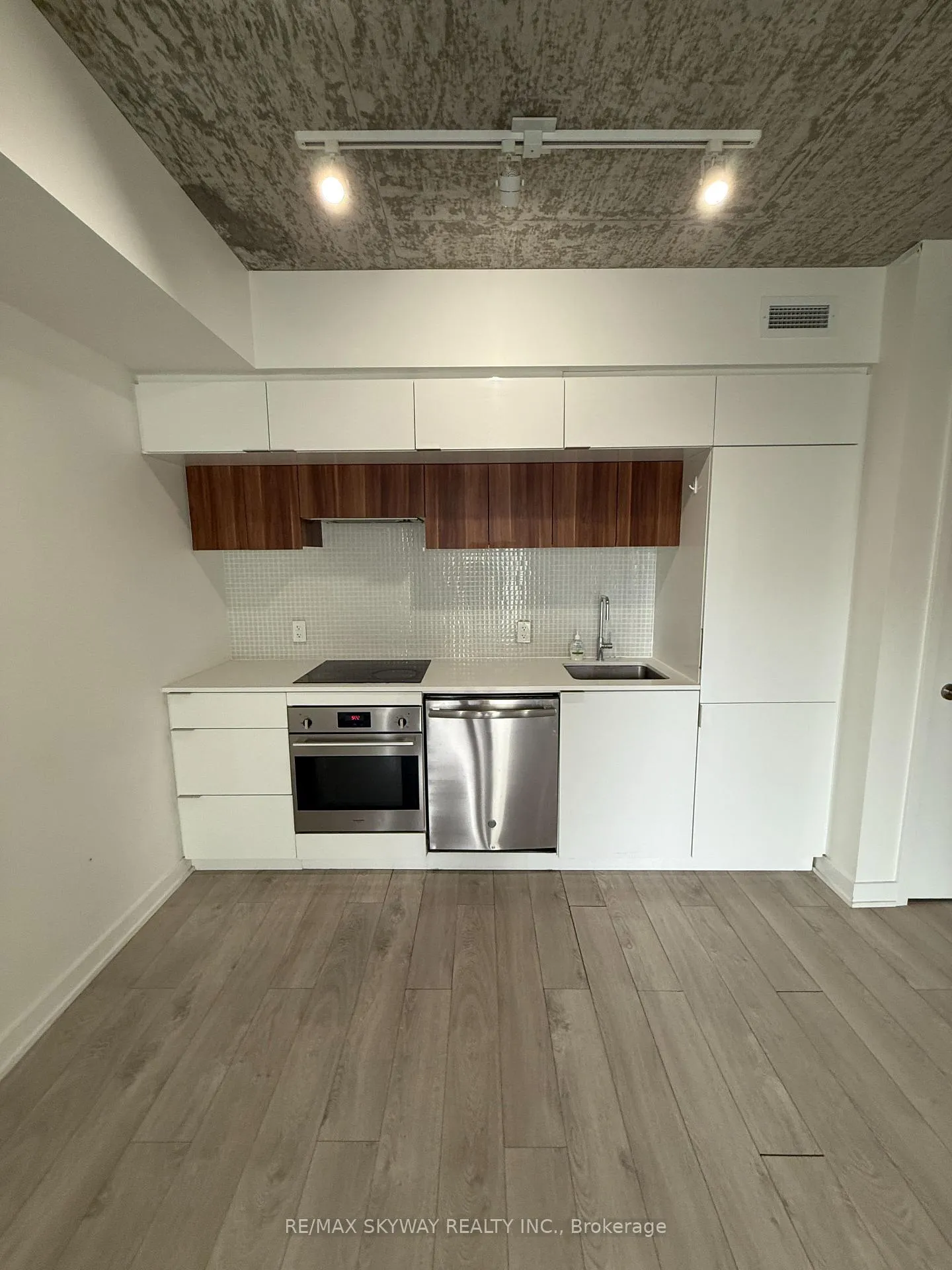 Photo 8 of Unit 311, 185 Roehampton Avenue, Toronto, Mount Pleasant West — HOMEH