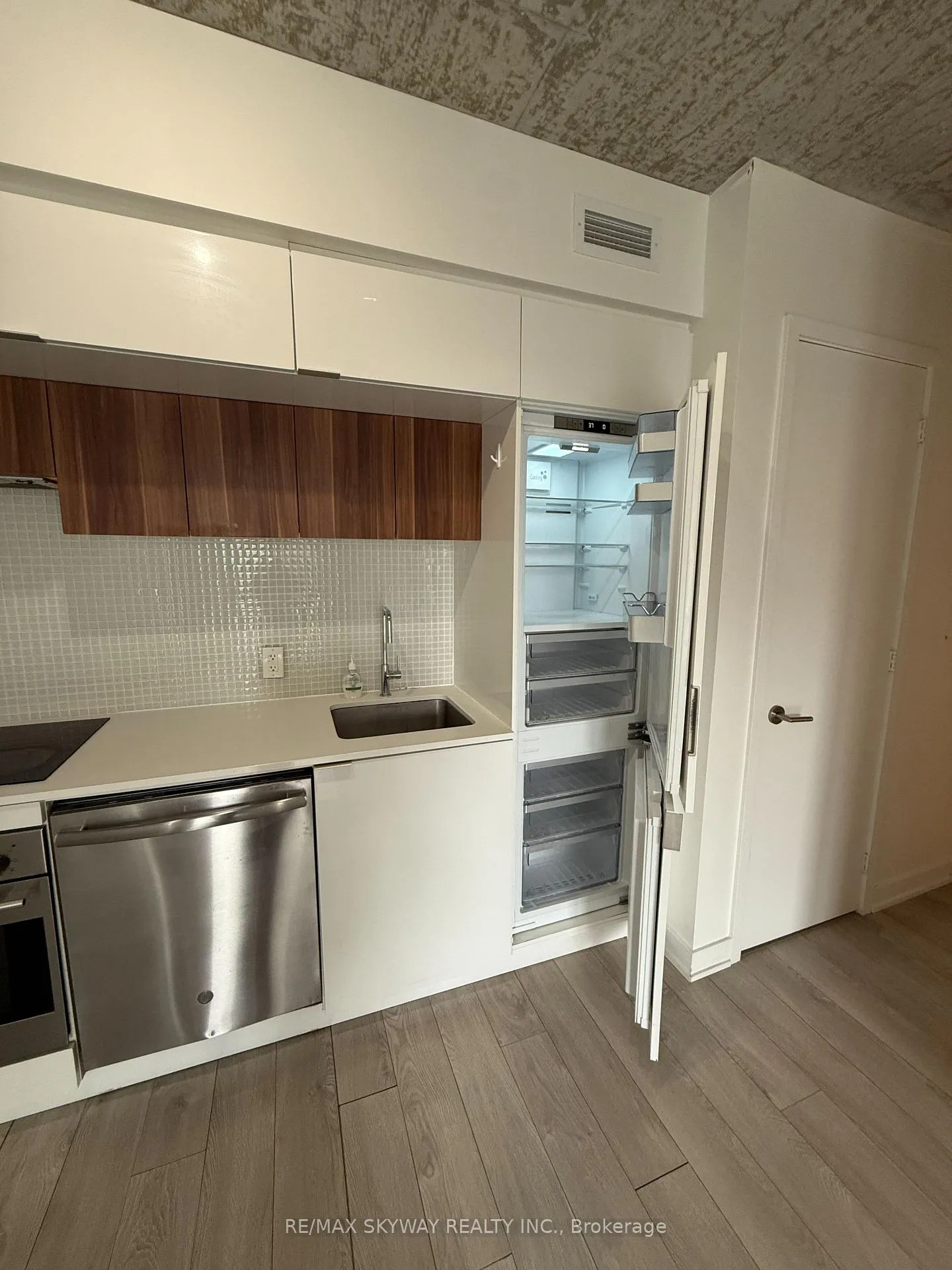 Photo 9 of Unit 311, 185 Roehampton Avenue, Toronto, Mount Pleasant West — HOMEH