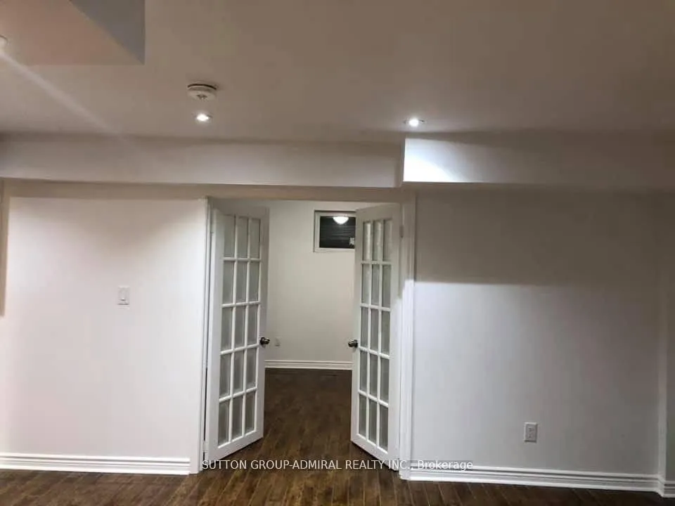 Photo 2 of Unit Basement, 39 Bassett Crescent, Brampton, Credit Valley — HOMEH