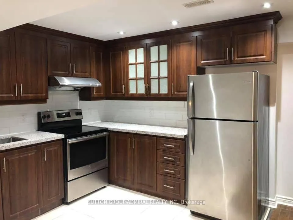 Photo 3 of Unit Basement, 39 Bassett Crescent, Brampton, Credit Valley — HOMEH