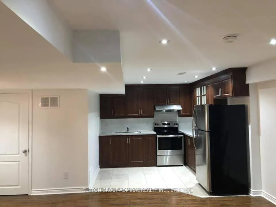 Photo 5 of Unit Basement, 39 Bassett Crescent, Brampton, Credit Valley — HOMEH