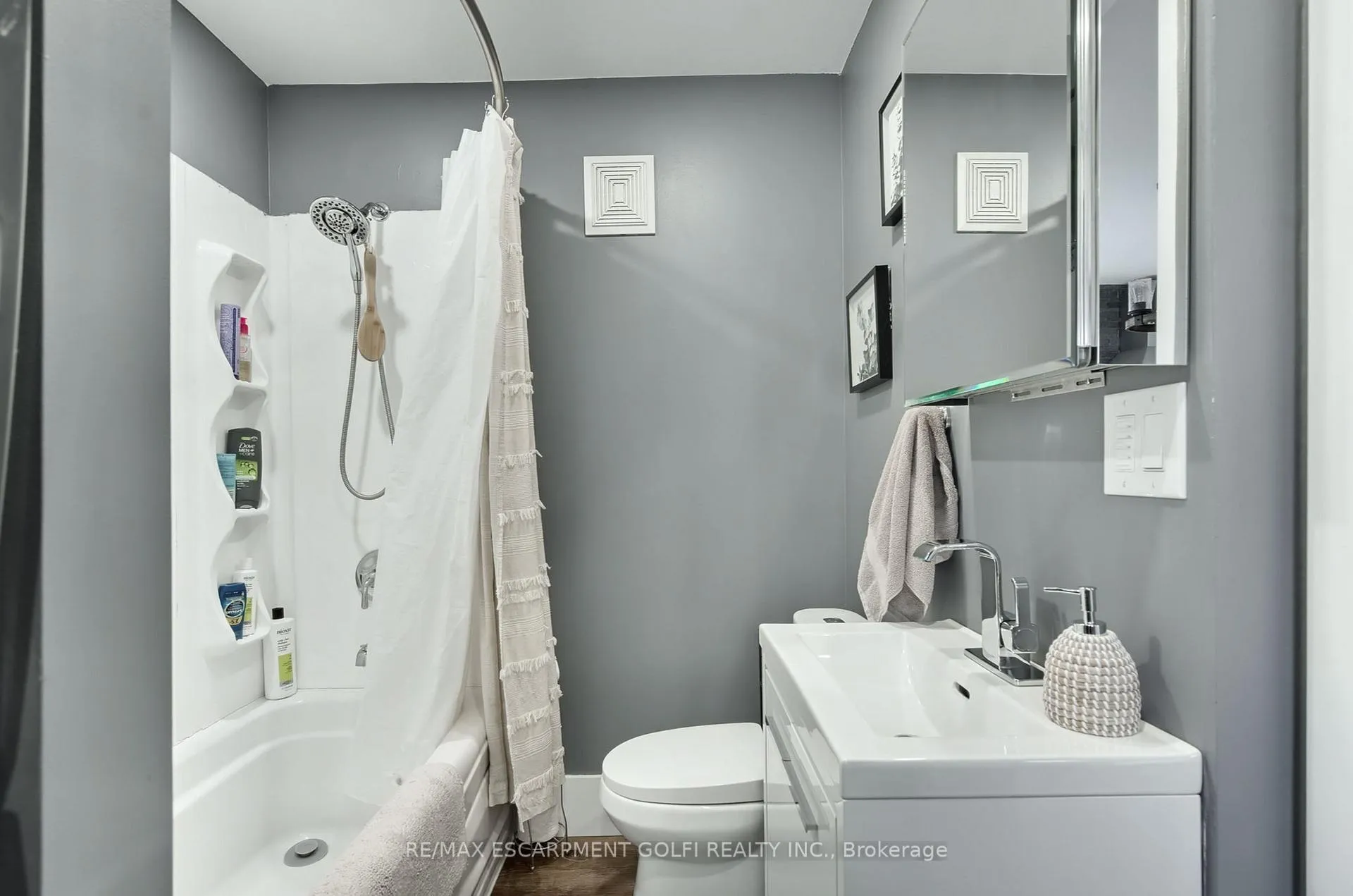 Photo 9 of 4279 East Avenue, Lincoln, Beamsville — HOMEH