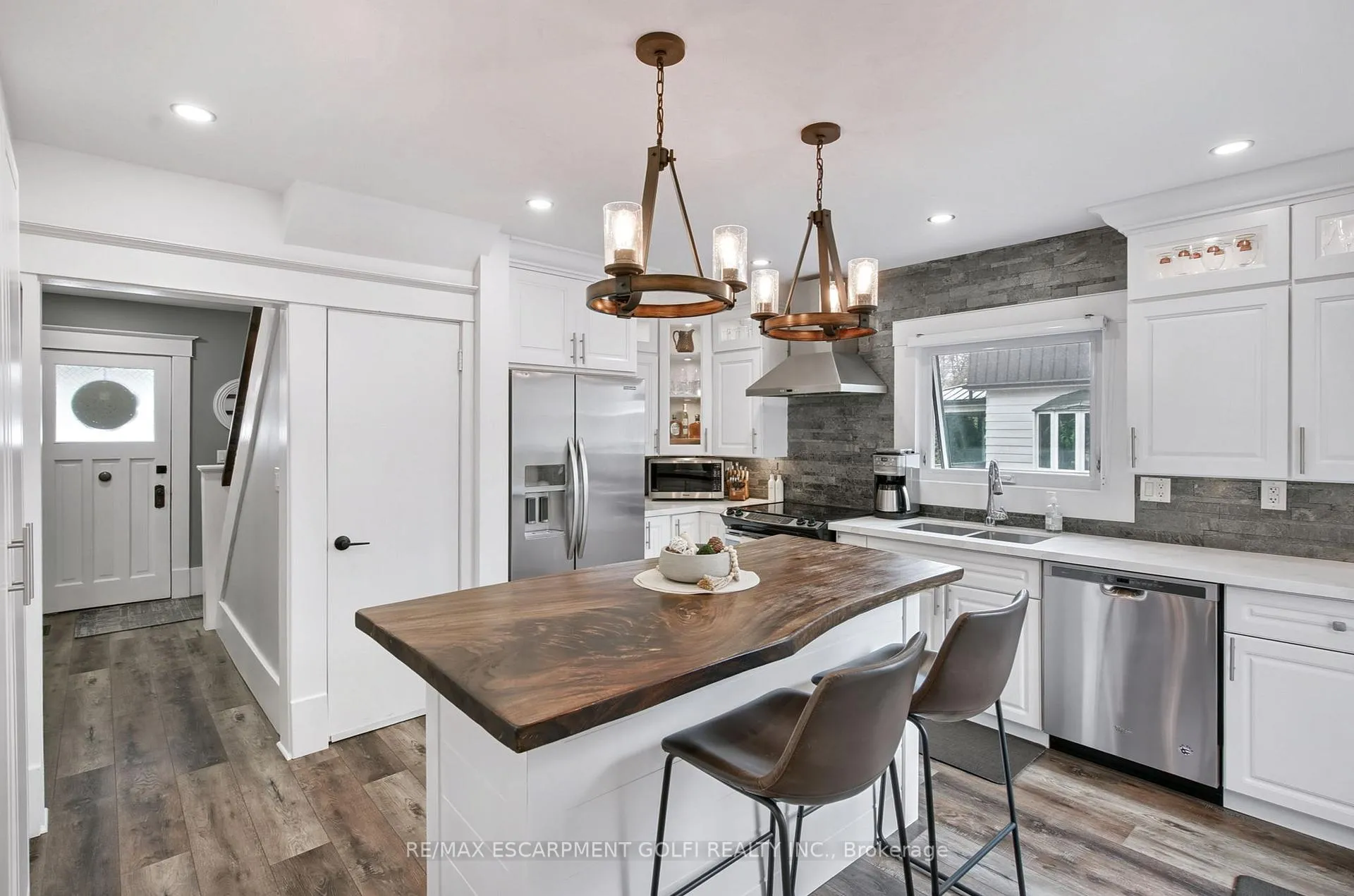 Photo 14 of 4279 East Avenue, Lincoln, Beamsville — HOMEH