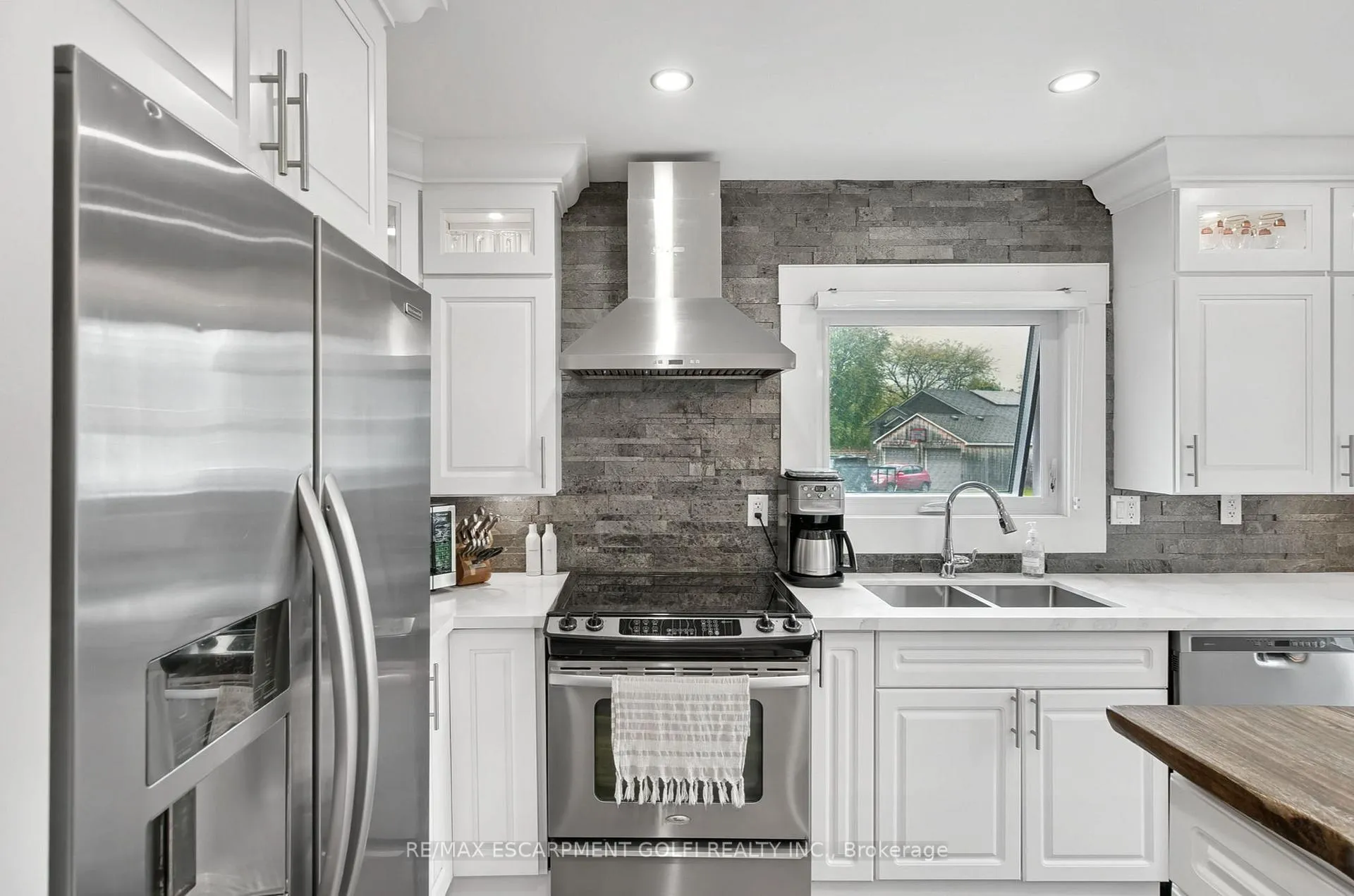 Photo 15 of 4279 East Avenue, Lincoln, Beamsville — HOMEH