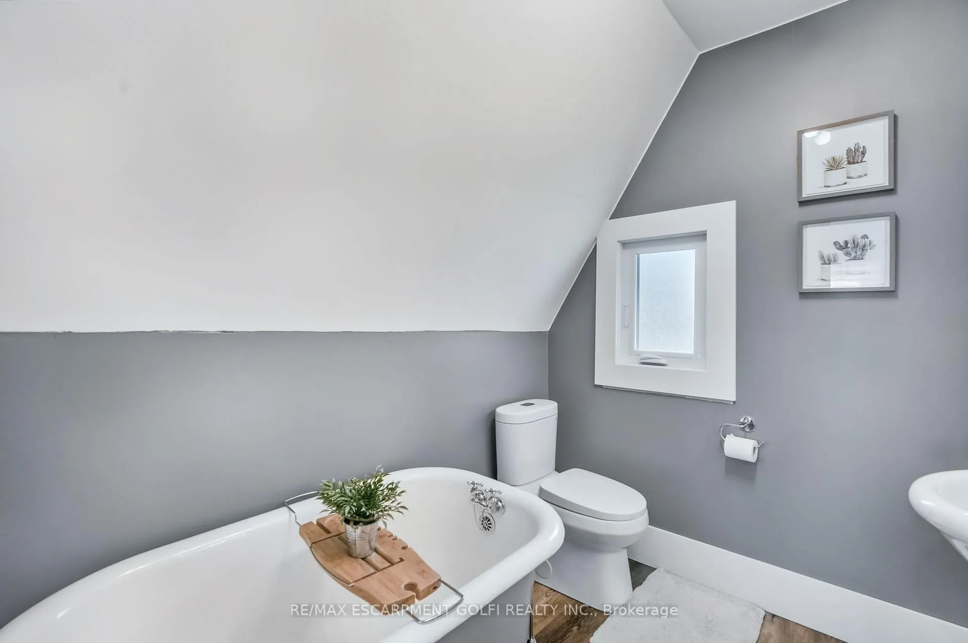 Photo 22 of 4279 East Avenue, Lincoln, Beamsville — HOMEH