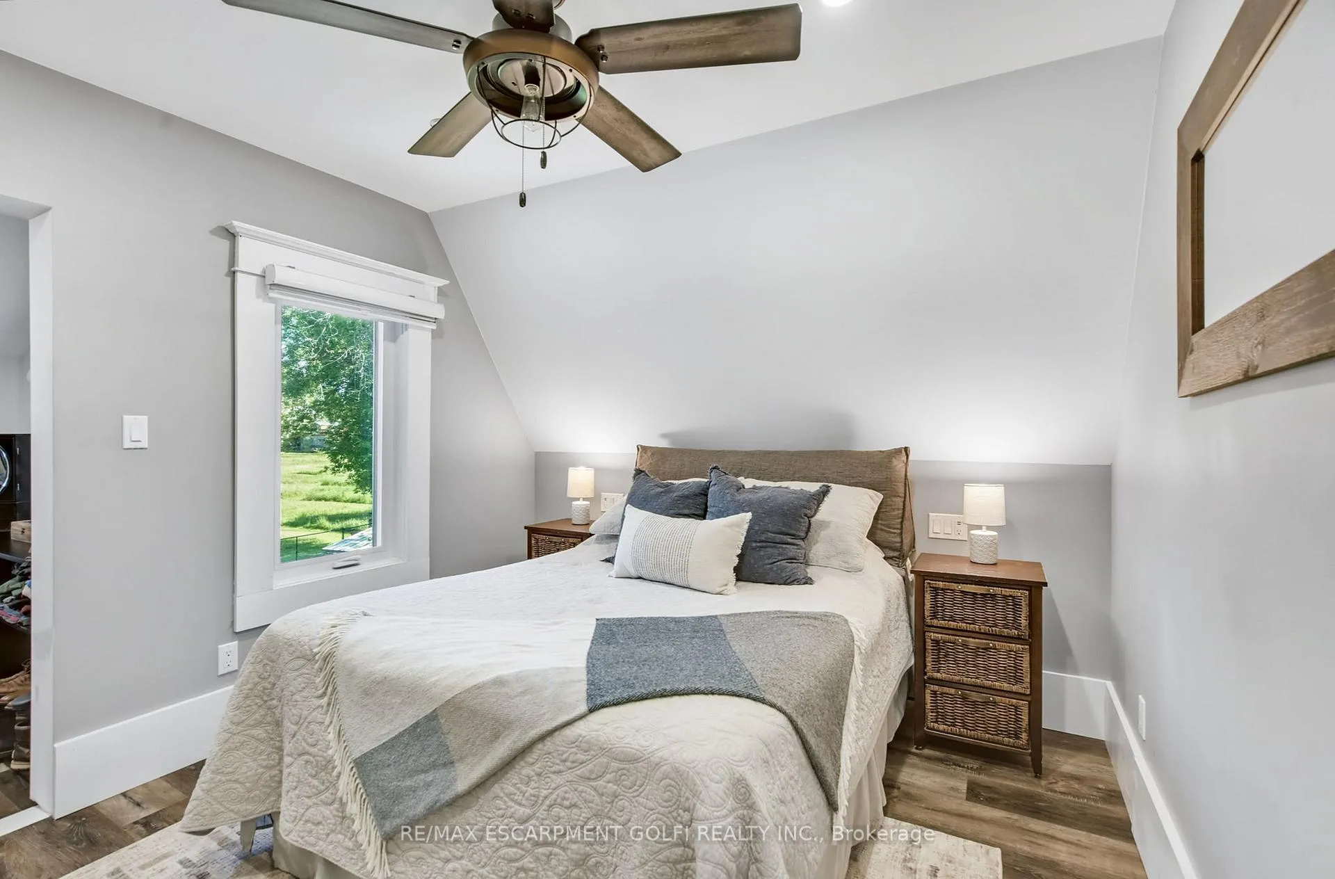Photo 23 of 4279 East Avenue, Lincoln, Beamsville — HOMEH
