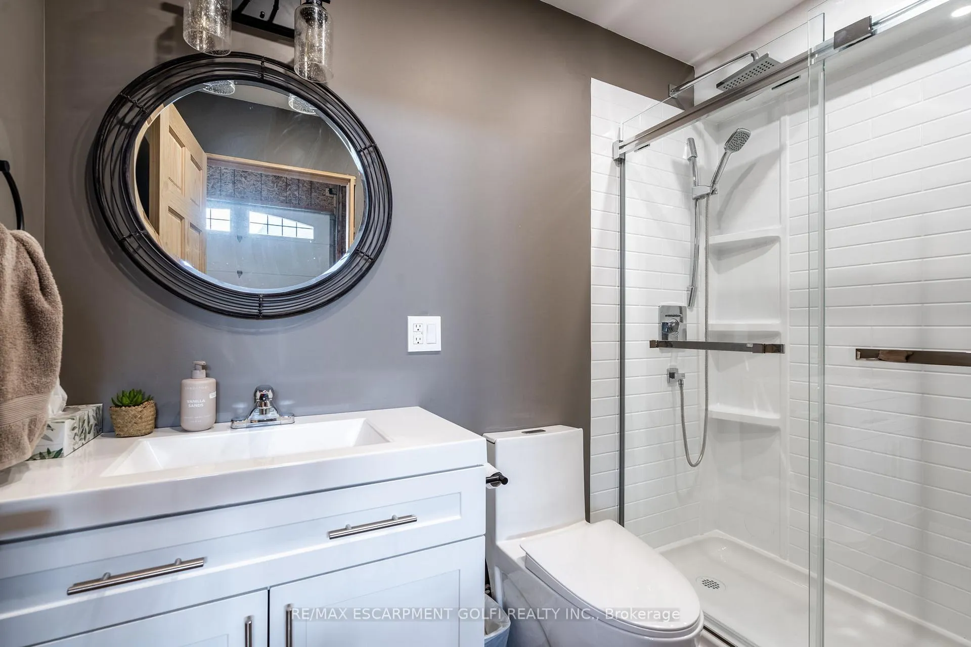 Photo 33 of 4279 East Avenue, Lincoln, Beamsville — HOMEH