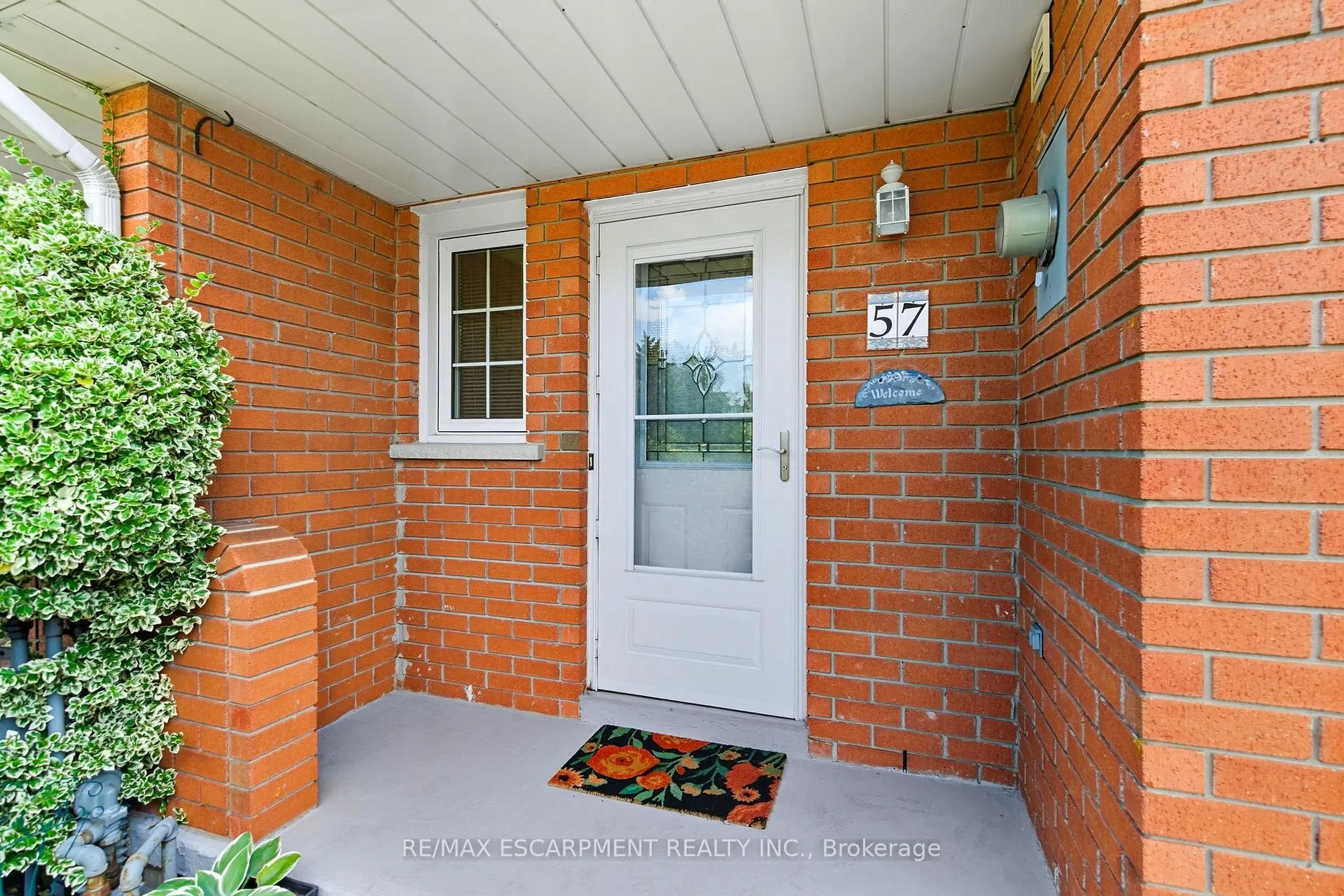Photo 2 of 57 Pinewoods Drive, Hamilton, Stoney Creek Mountain — HOMEH