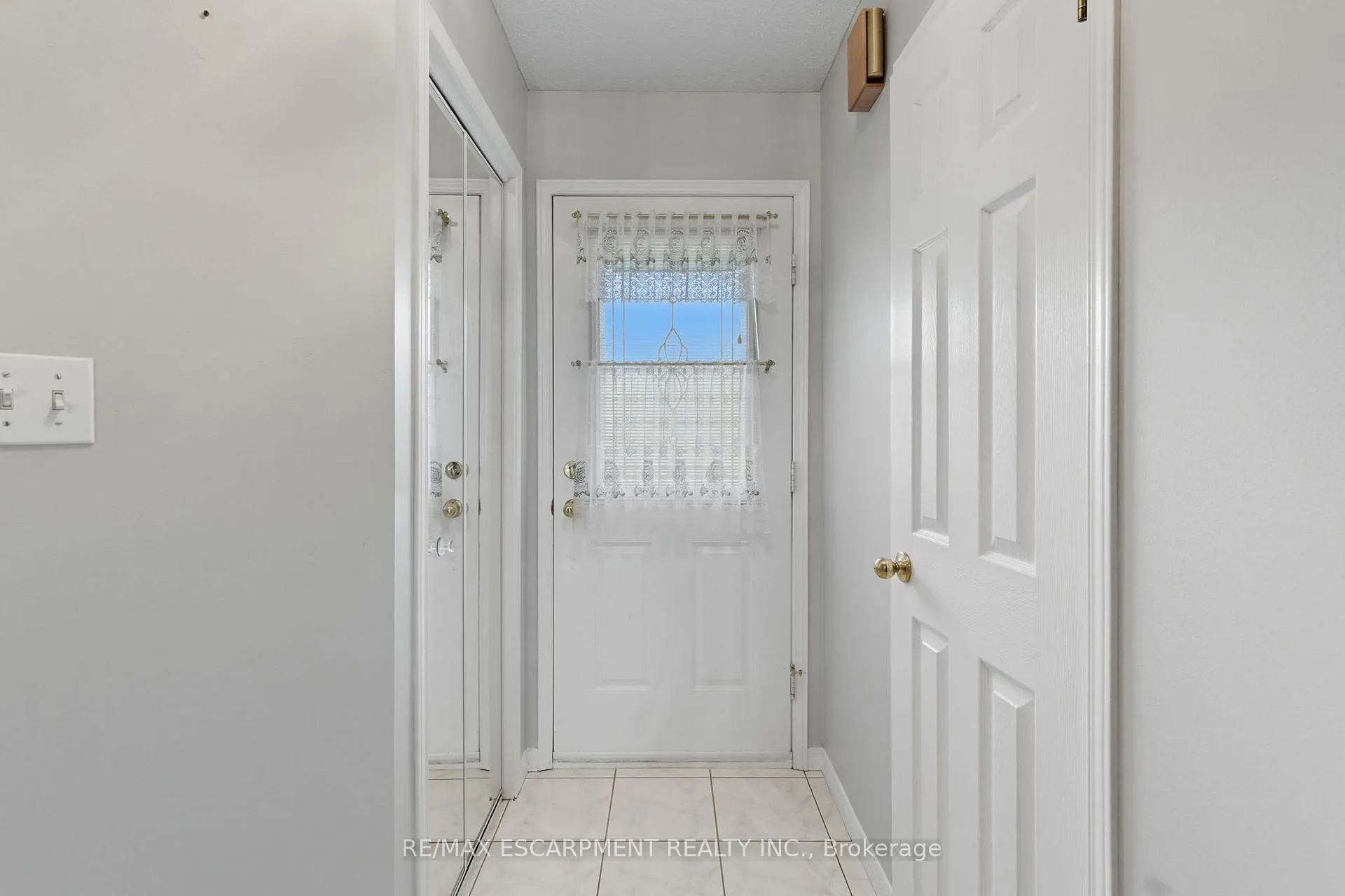 Photo 3 of 57 Pinewoods Drive, Hamilton, Stoney Creek Mountain — HOMEH