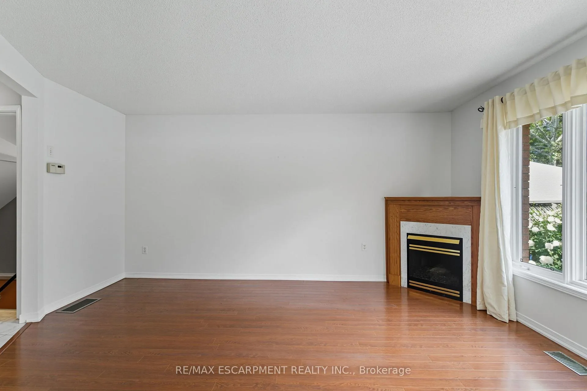 Photo 6 of 57 Pinewoods Drive, Hamilton, Stoney Creek Mountain — HOMEH