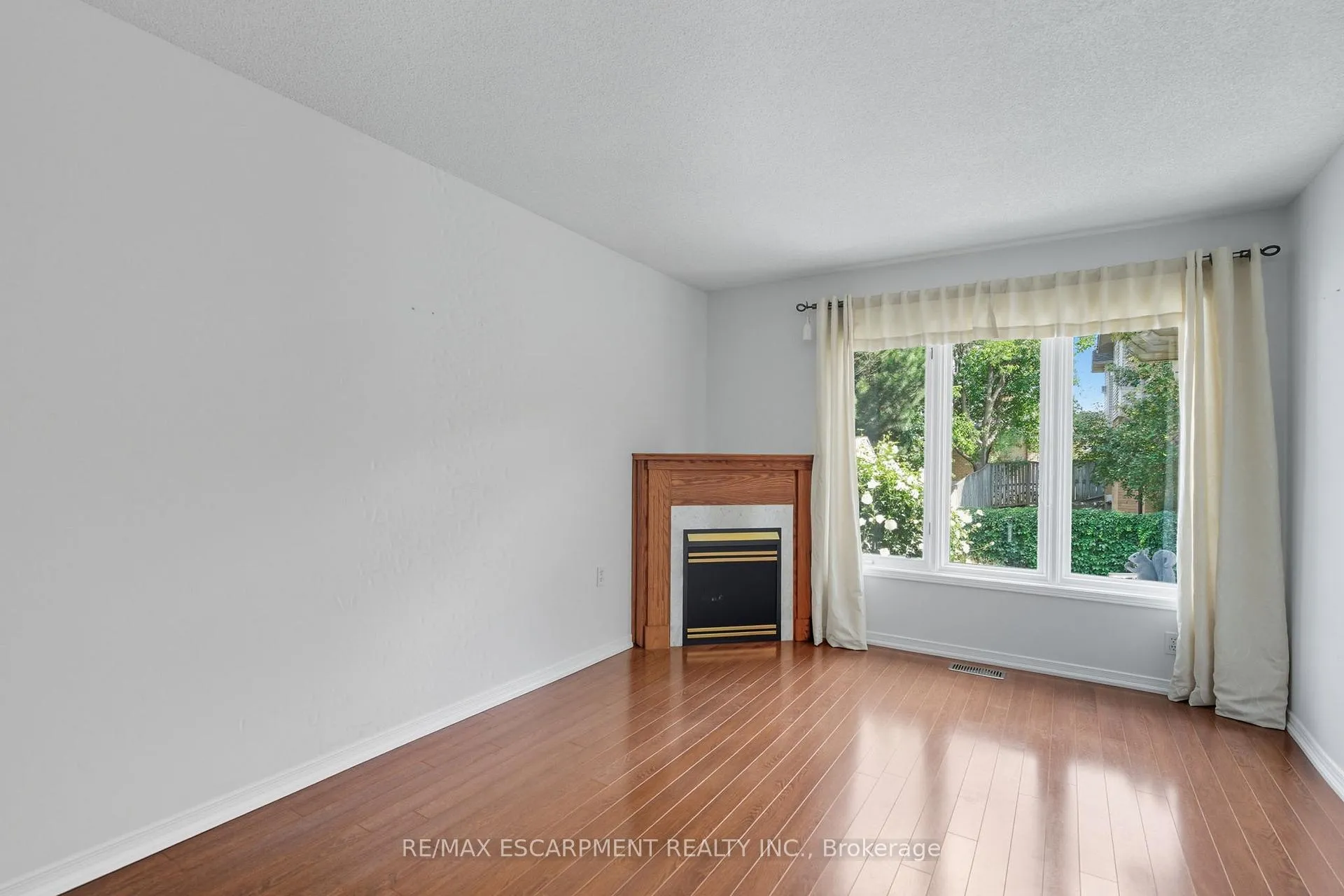 Photo 7 of 57 Pinewoods Drive, Hamilton, Stoney Creek Mountain — HOMEH