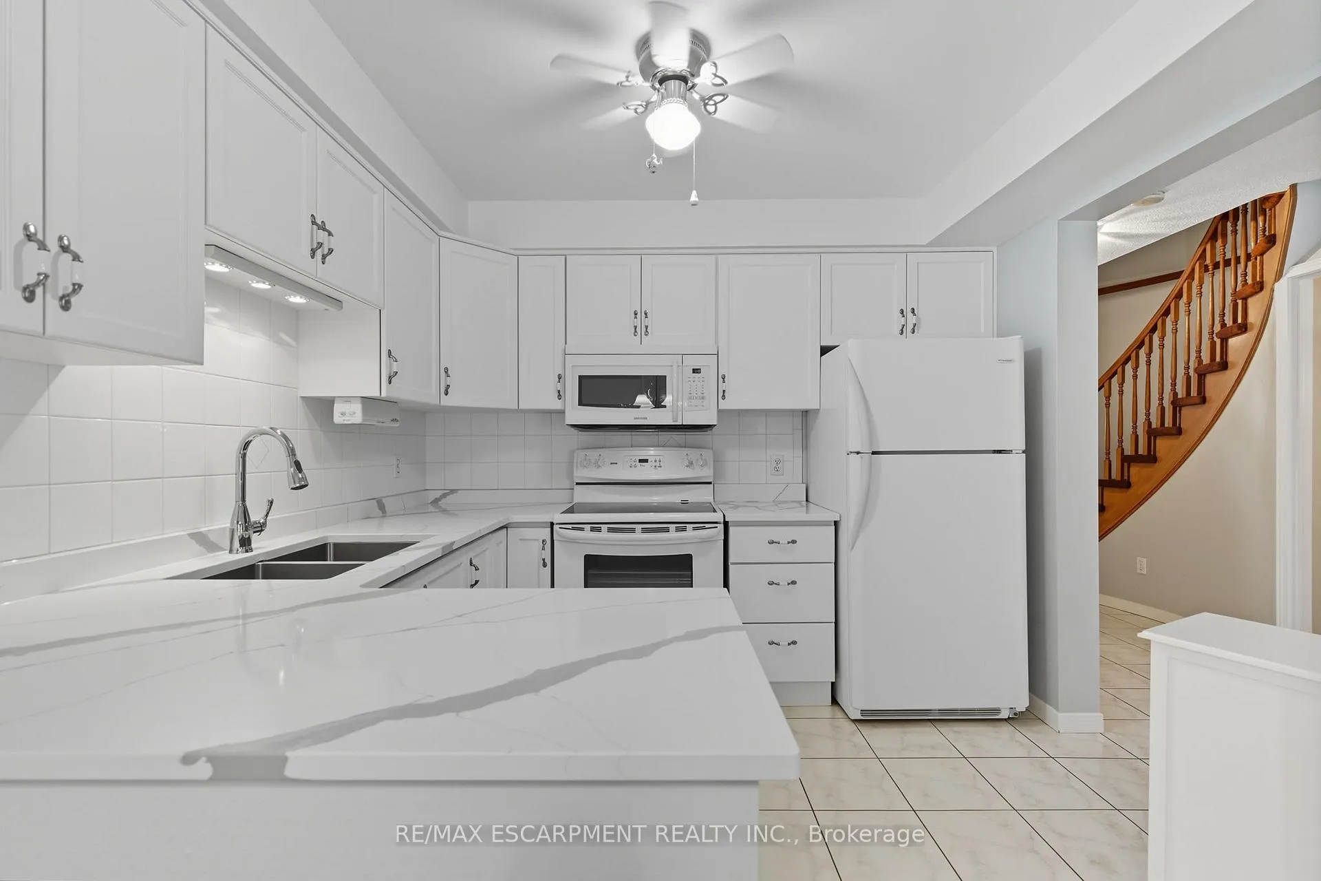 Photo 10 of 57 Pinewoods Drive, Hamilton, Stoney Creek Mountain — HOMEH