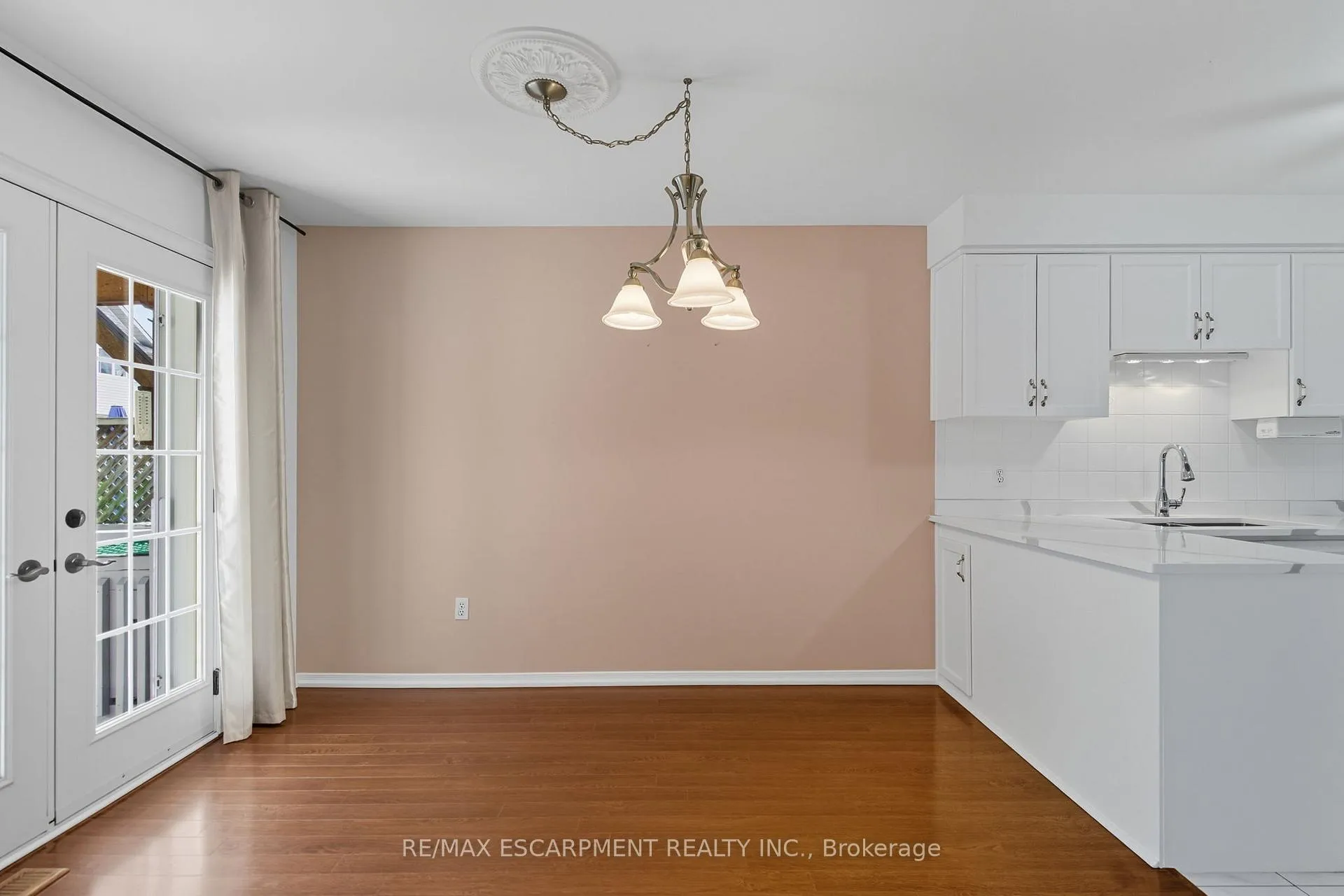 Photo 14 of 57 Pinewoods Drive, Hamilton, Stoney Creek Mountain — HOMEH