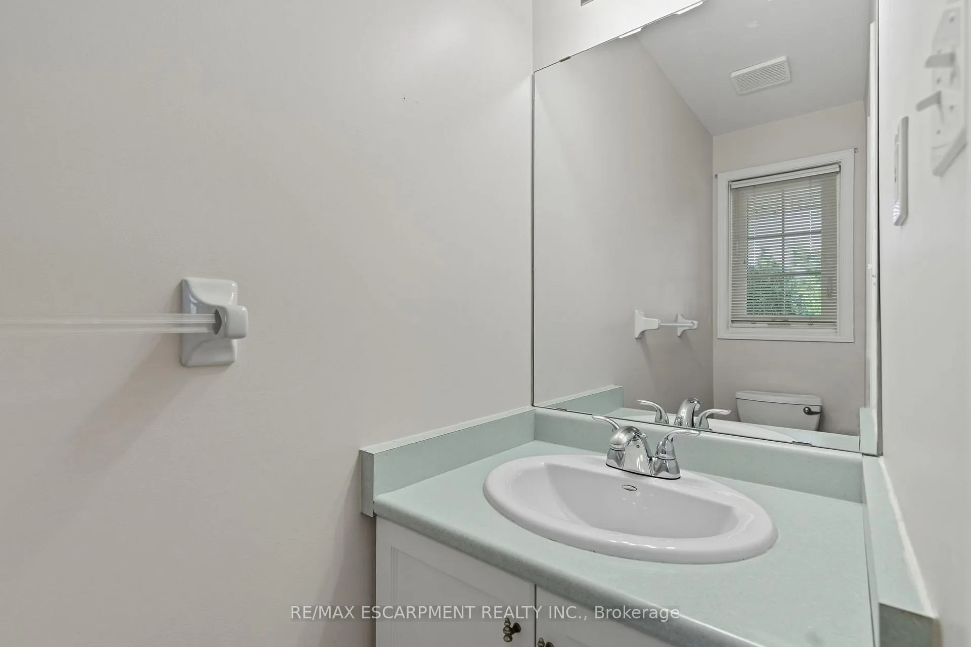 Photo 16 of 57 Pinewoods Drive, Hamilton, Stoney Creek Mountain — HOMEH