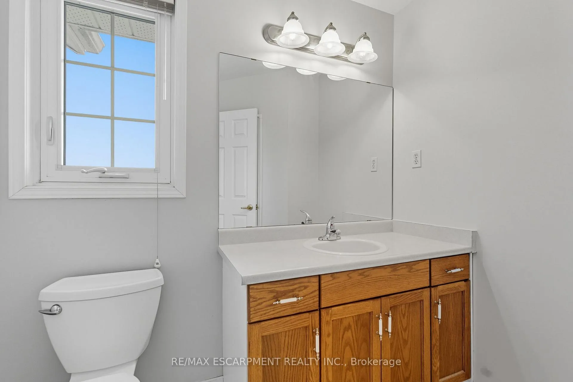 Photo 21 of 57 Pinewoods Drive, Hamilton, Stoney Creek Mountain — HOMEH