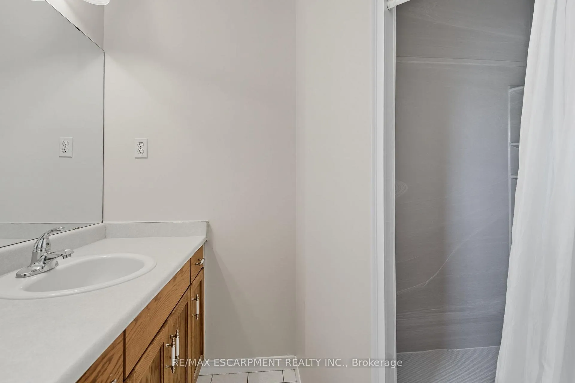 Photo 22 of 57 Pinewoods Drive, Hamilton, Stoney Creek Mountain — HOMEH