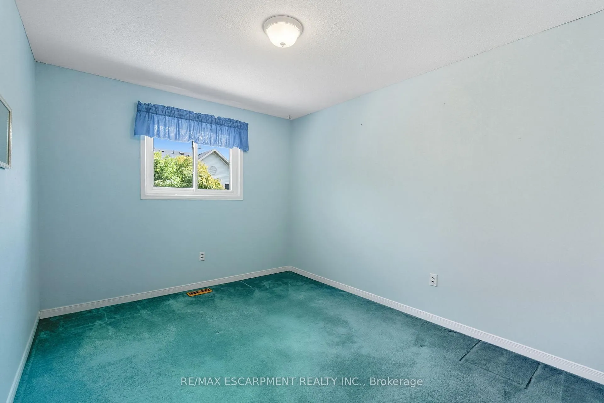 Photo 23 of 57 Pinewoods Drive, Hamilton, Stoney Creek Mountain — HOMEH