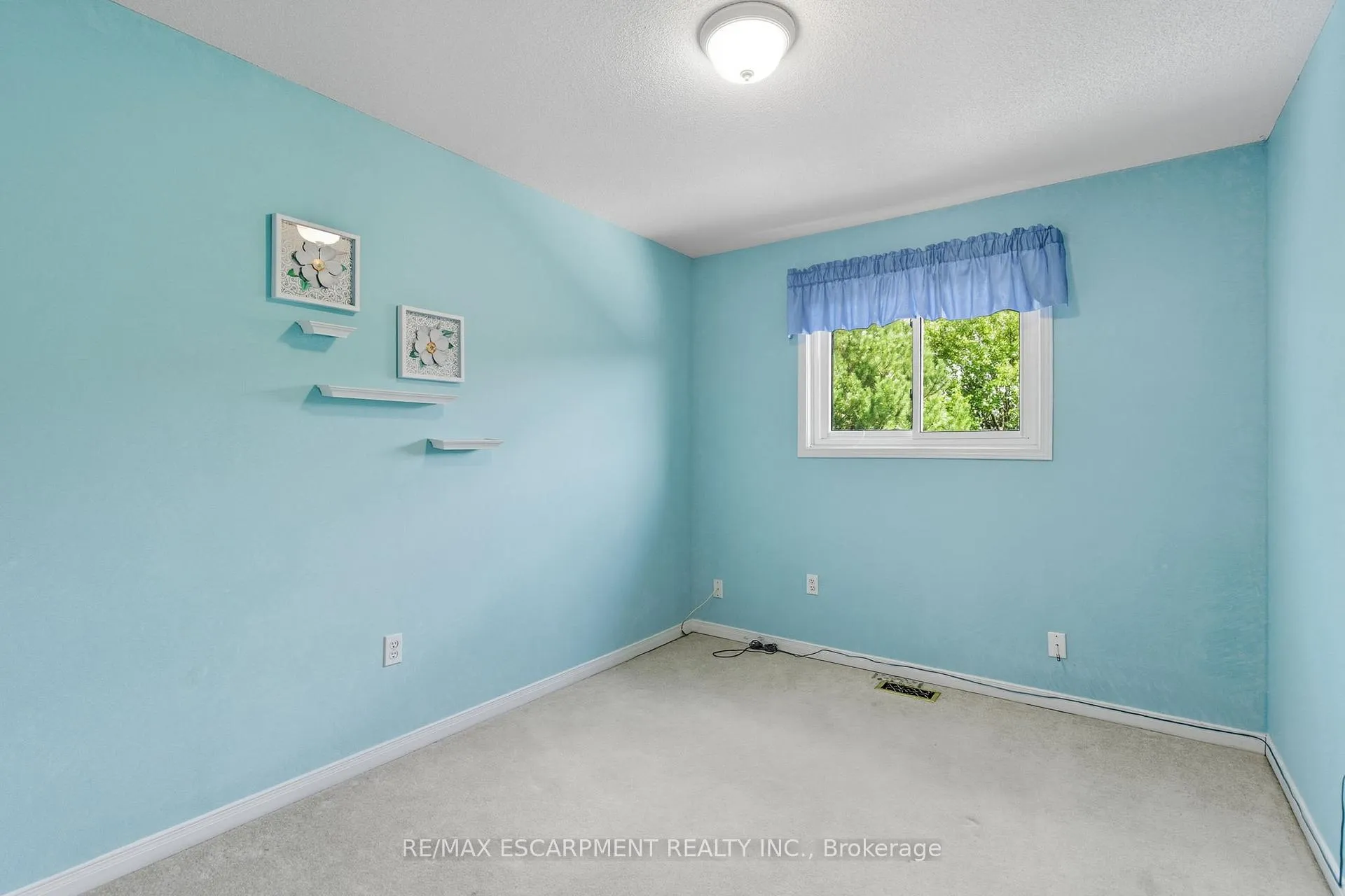 Photo 25 of 57 Pinewoods Drive, Hamilton, Stoney Creek Mountain — HOMEH