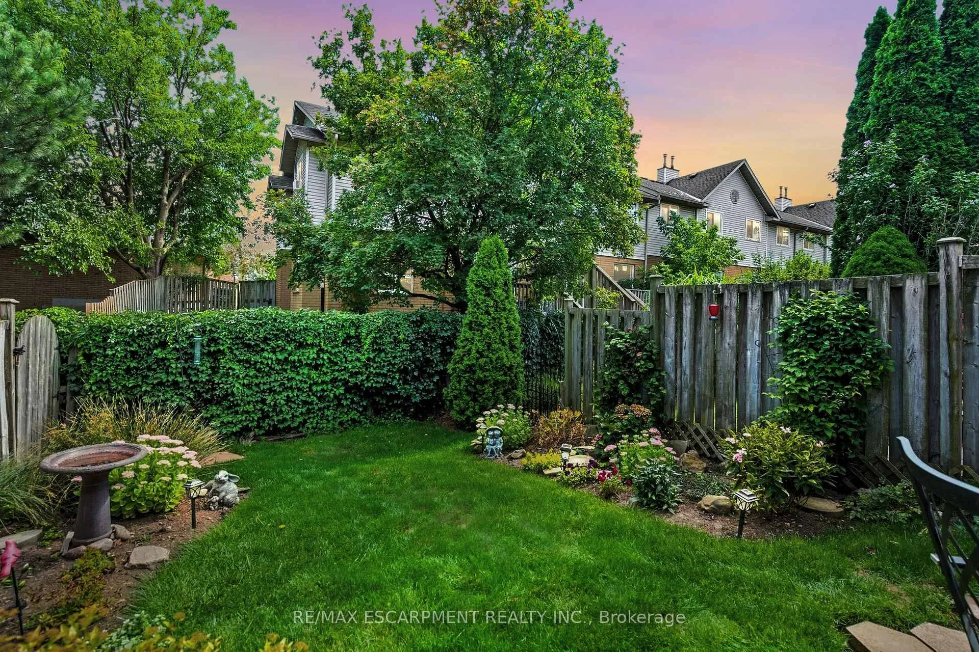 Photo 35 of 57 Pinewoods Drive, Hamilton, Stoney Creek Mountain — HOMEH