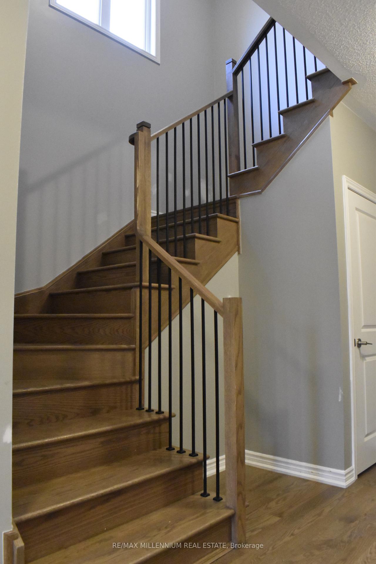 Photo 6 of 262 Madelaine Drive, Barrie, Painswick South — HOMEH