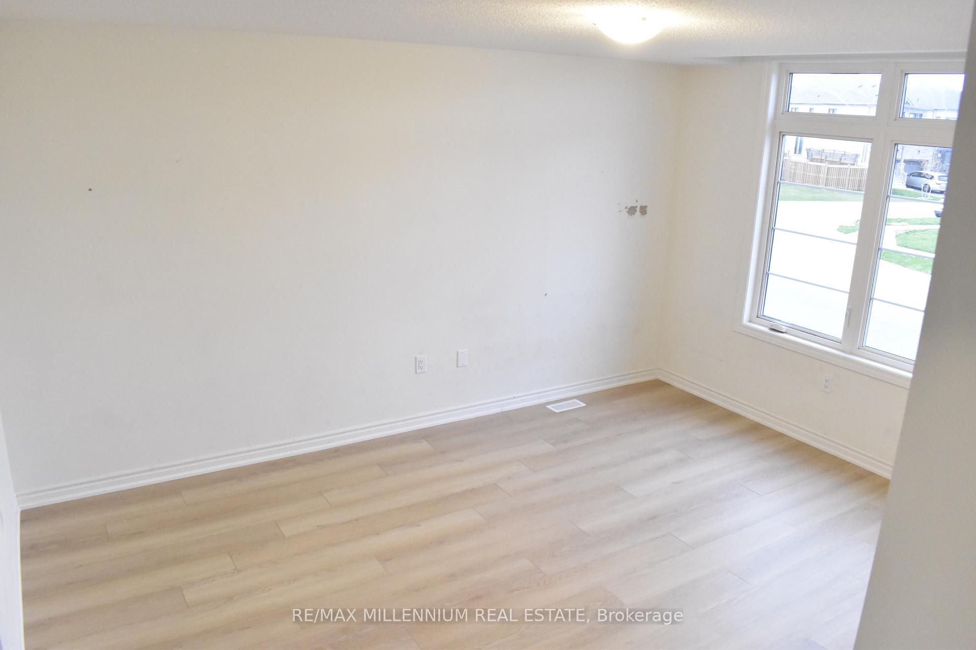 Photo 10 of 262 Madelaine Drive, Barrie, Painswick South — HOMEH