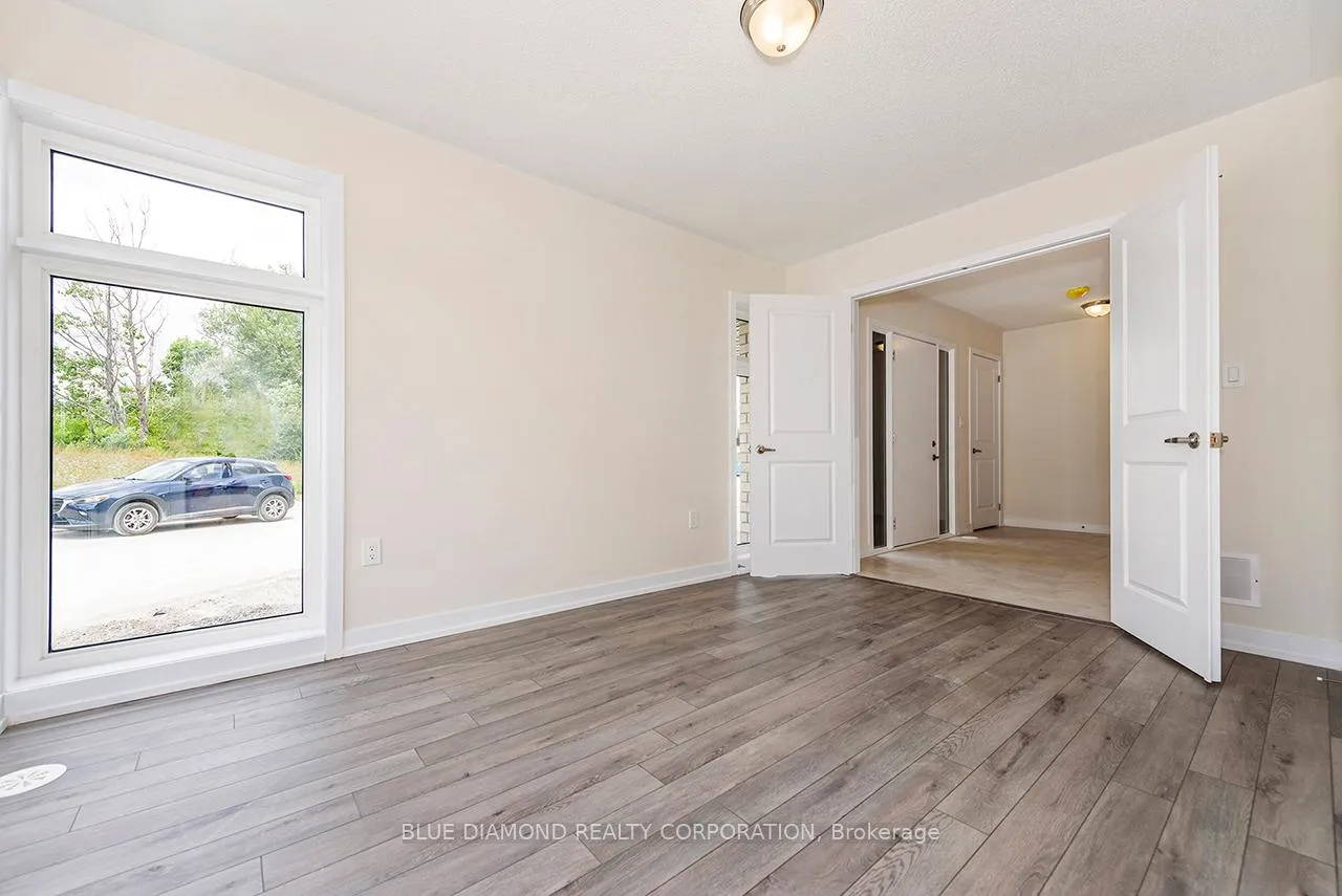Photo 4 of 49 Kintall Way, Vaughan, Steeles West Industrial — HOMEH
