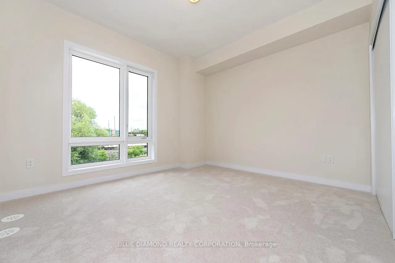 Photo 10 of 49 Kintall Way, Vaughan, Steeles West Industrial — HOMEH