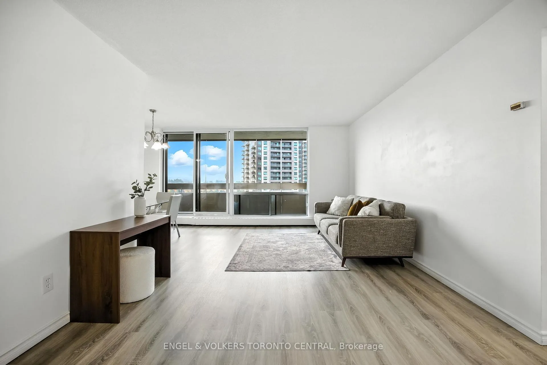 Photo 6 of Unit 910, 1210 Radom Street, Pickering, Bay Ridges — HOMEH