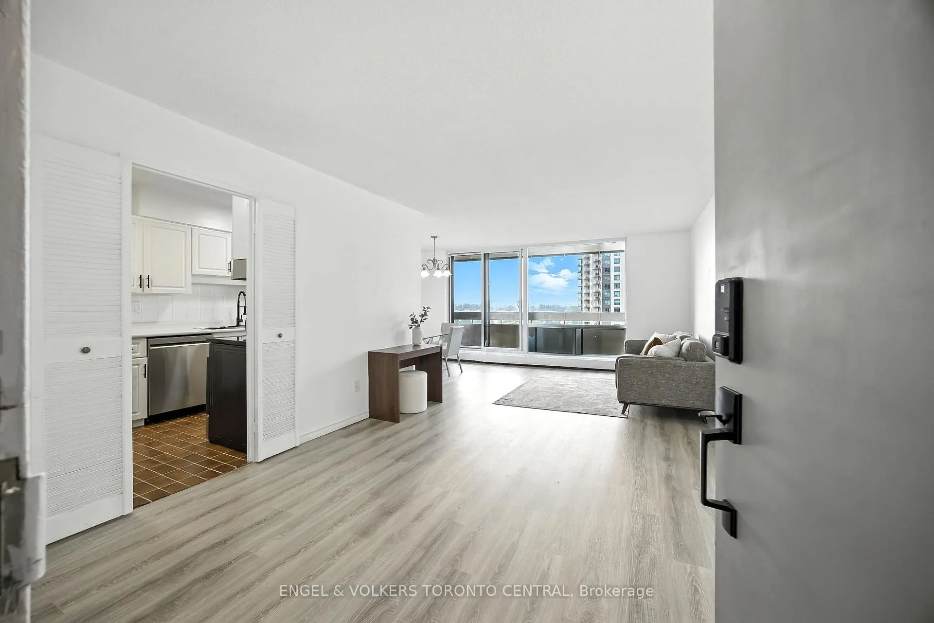 Photo 15 of Unit 910, 1210 Radom Street, Pickering, Bay Ridges — HOMEH
