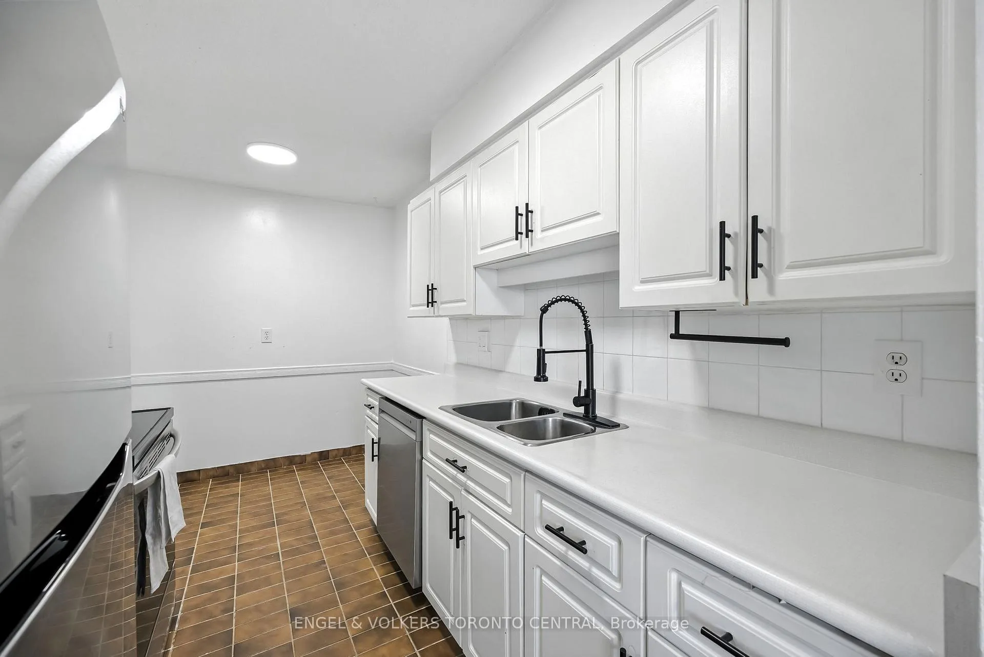 Photo 20 of Unit 910, 1210 Radom Street, Pickering, Bay Ridges — HOMEH
