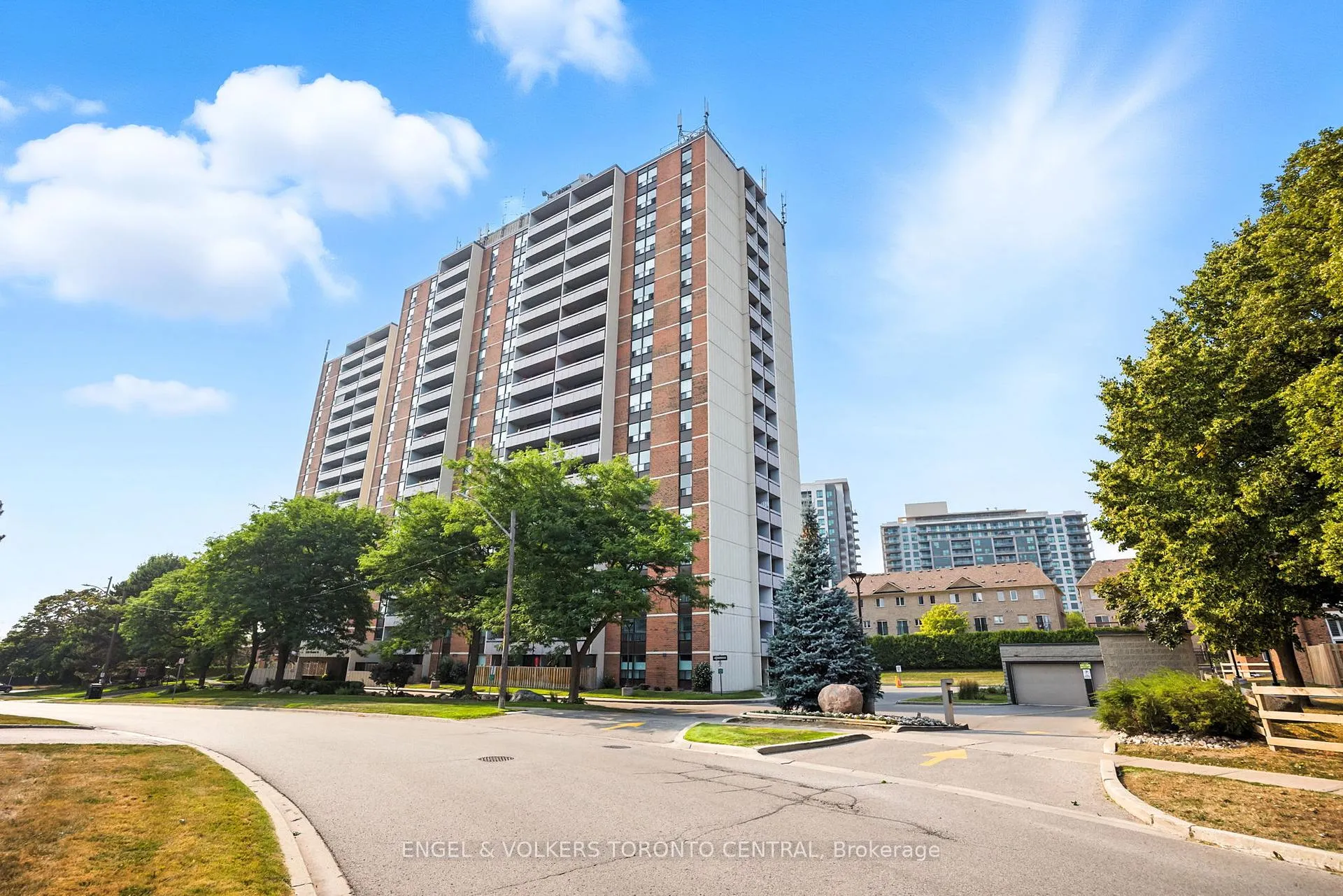 Photo 42 of Unit 910, 1210 Radom Street, Pickering, Bay Ridges — HOMEH