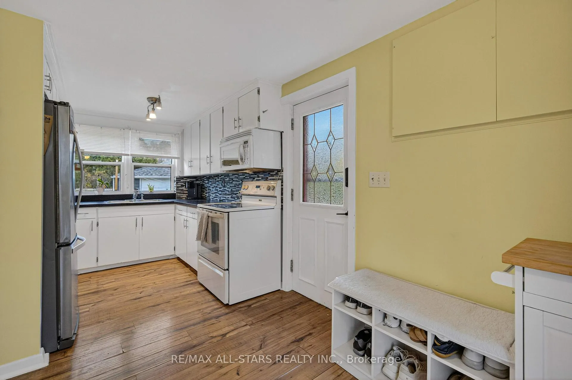 Photo 6 of 19 Charlotte Crescent, Kawartha Lakes, Omemee — HOMEH