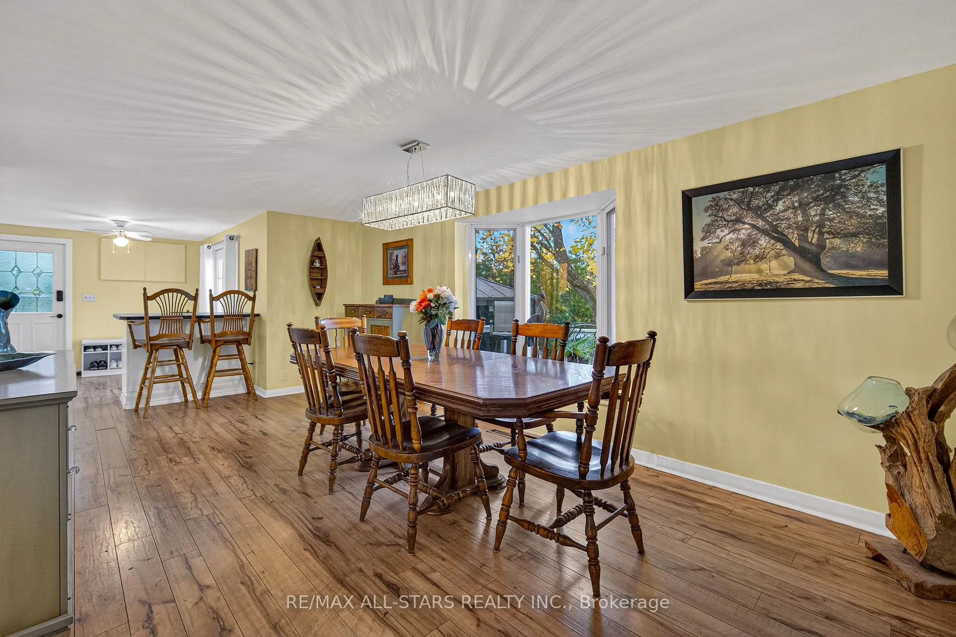 Photo 10 of 19 Charlotte Crescent, Kawartha Lakes, Omemee — HOMEH