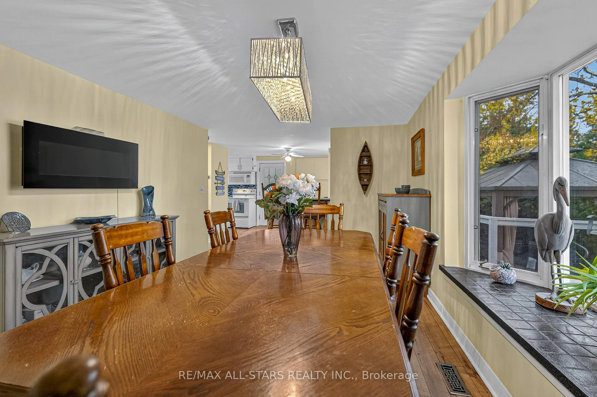 Photo 11 of 19 Charlotte Crescent, Kawartha Lakes, Omemee — HOMEH